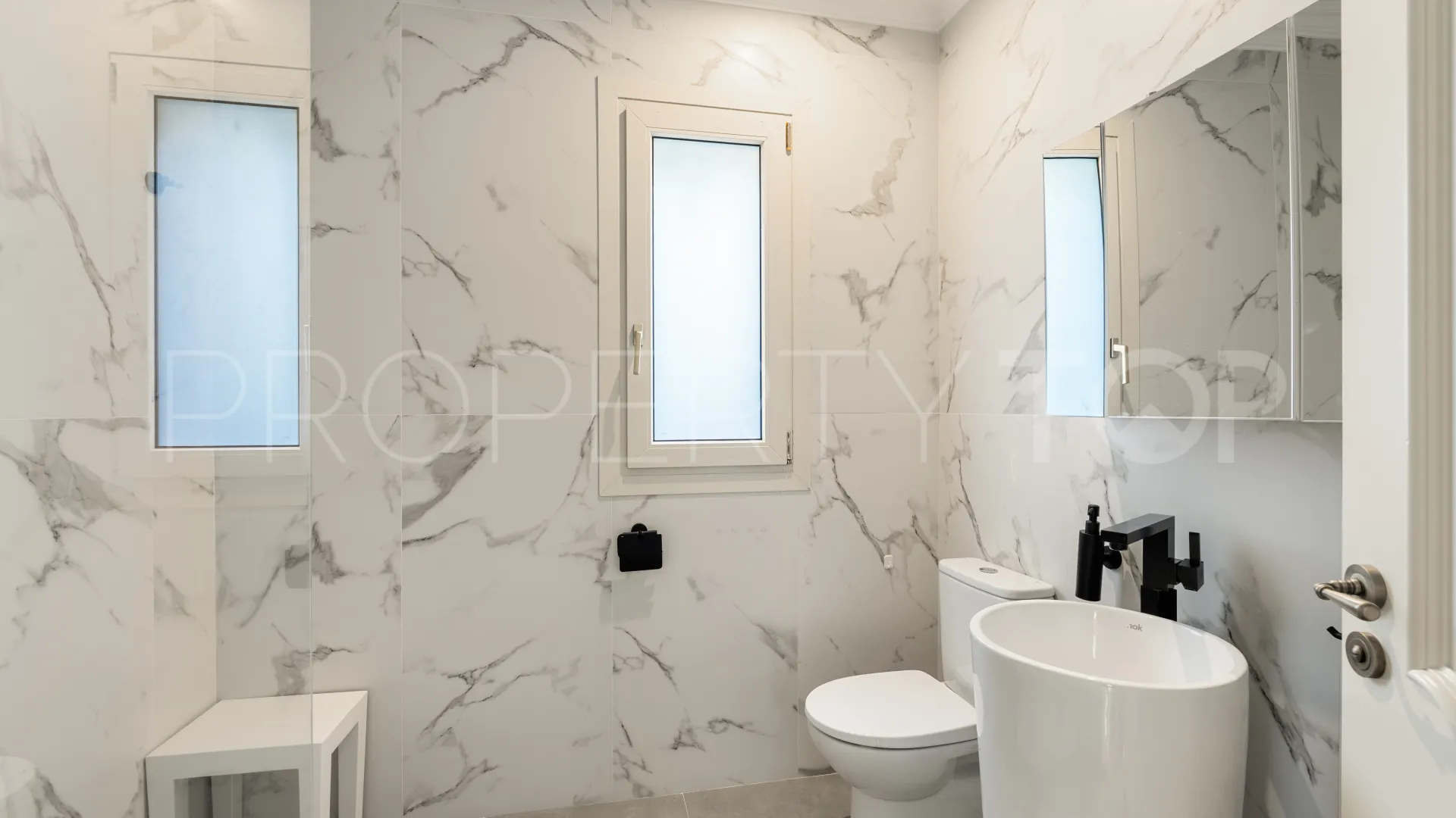 Villa con 4 dormitorios a la venta en Monte Biarritz