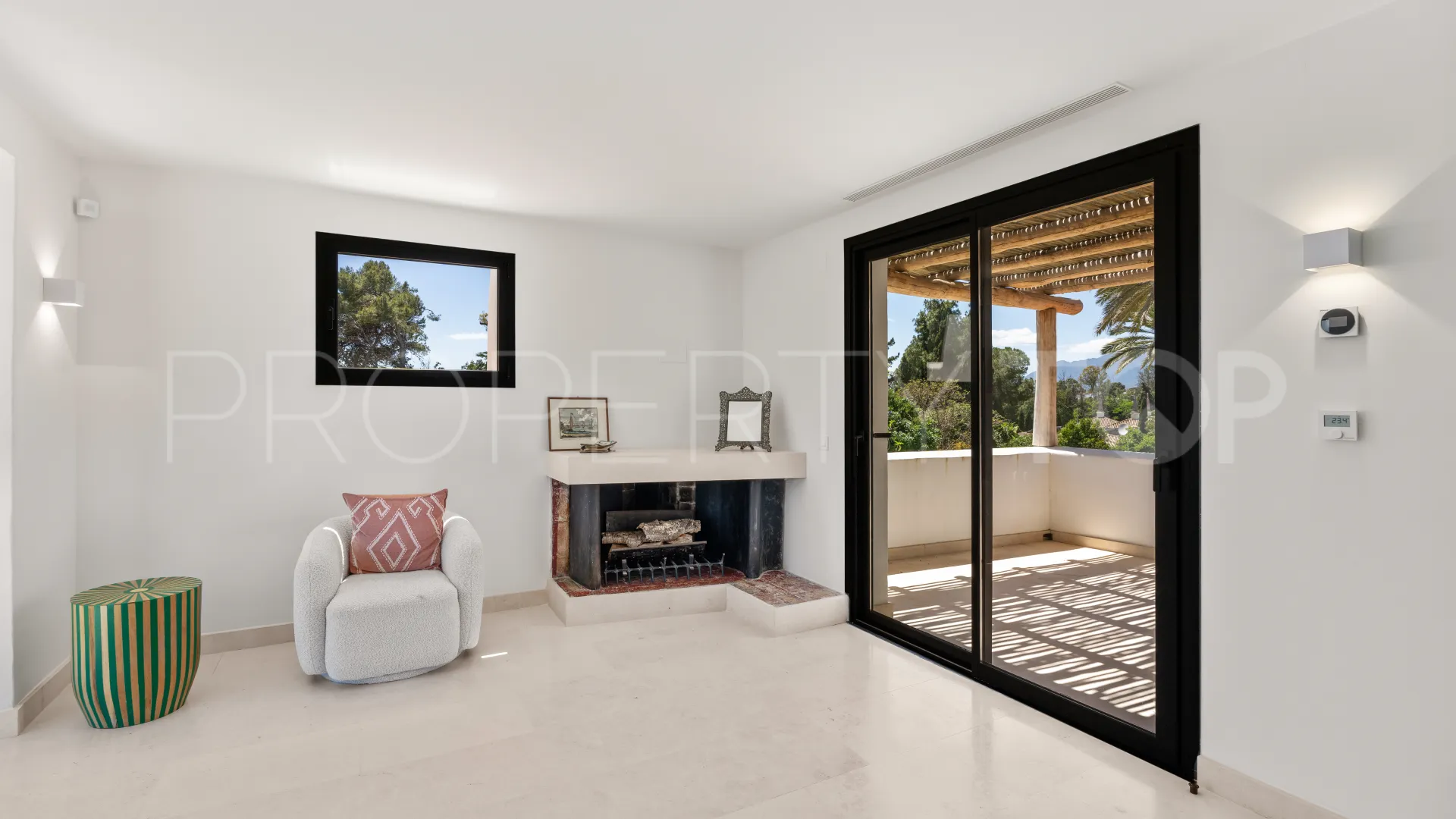 For sale villa with 7 bedrooms in Guadalmina Baja