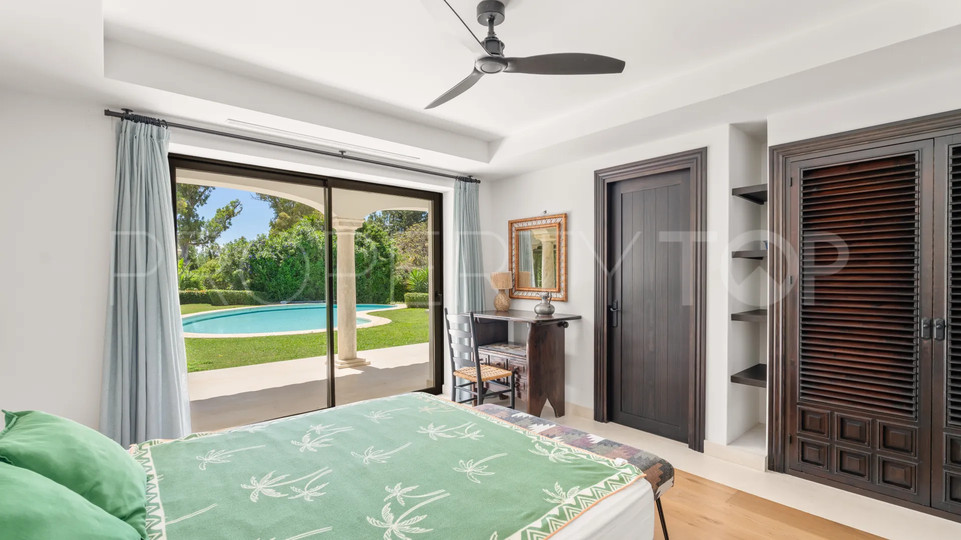 For sale villa with 7 bedrooms in Guadalmina Baja