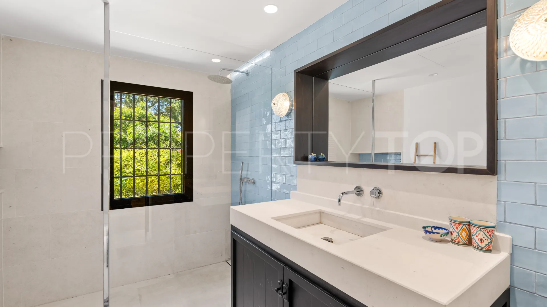 For sale villa with 7 bedrooms in Guadalmina Baja