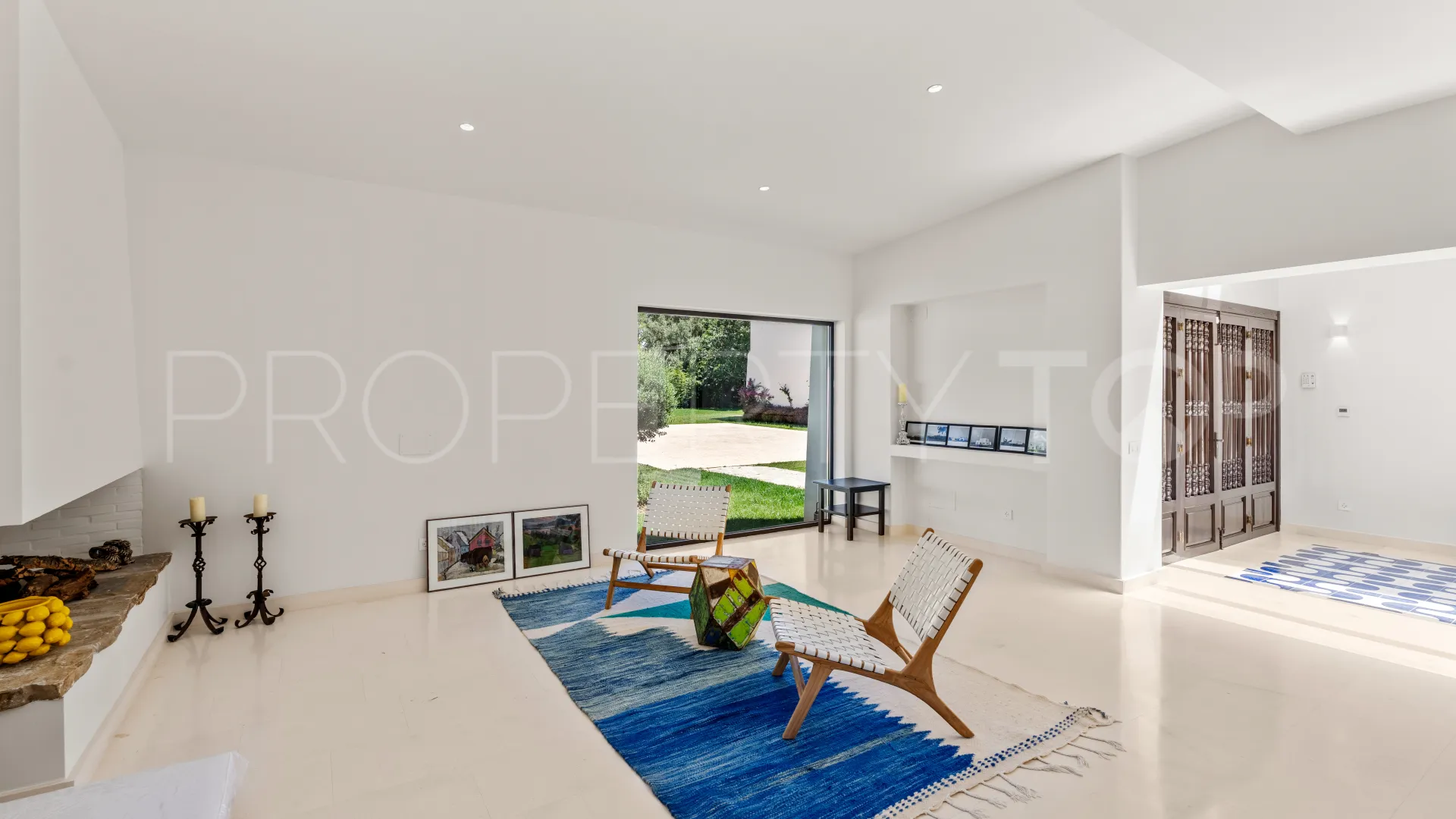 For sale villa with 7 bedrooms in Guadalmina Baja