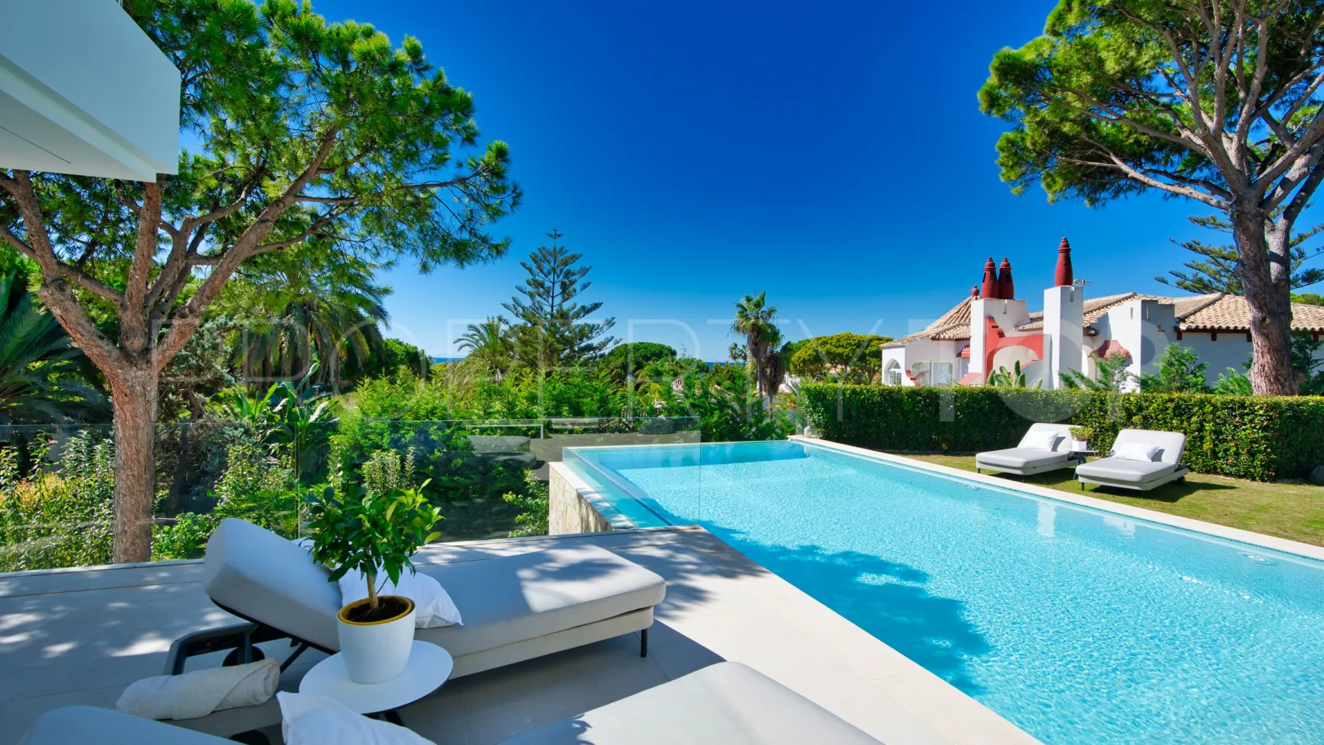 Se vende villa en Marbesa