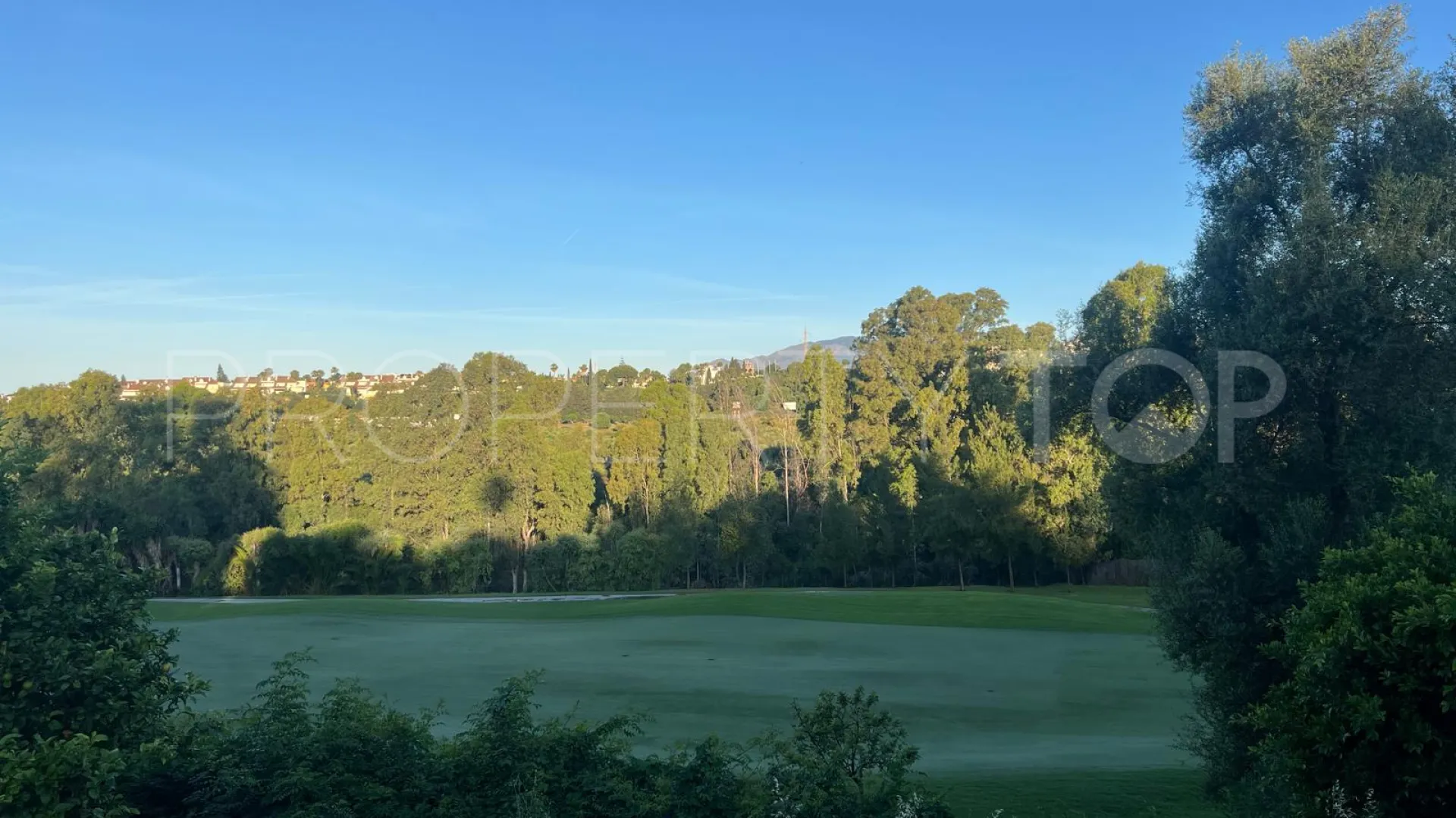 Se vende parcela en Guadalmina Alta