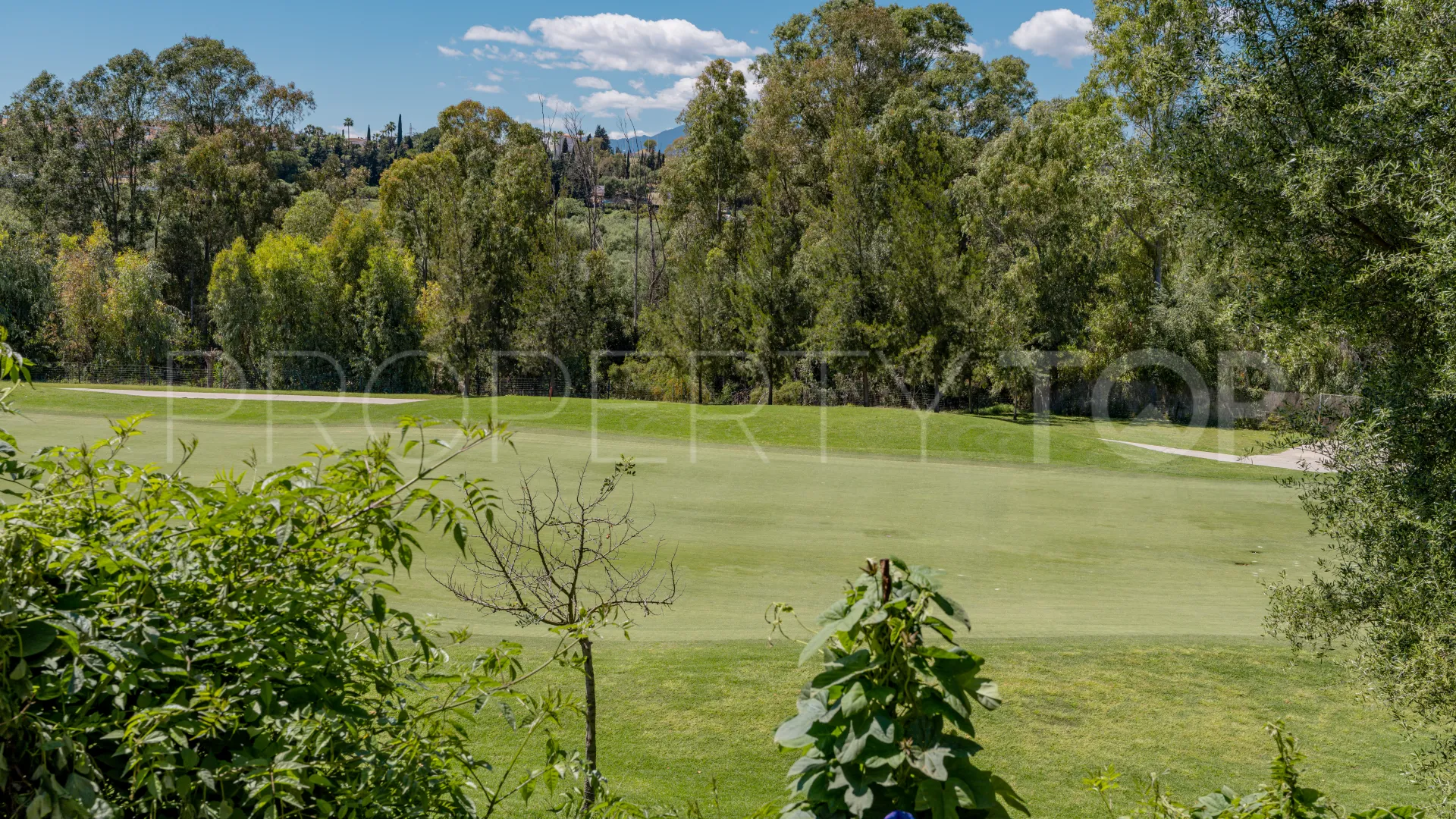 Se vende parcela en Guadalmina Alta