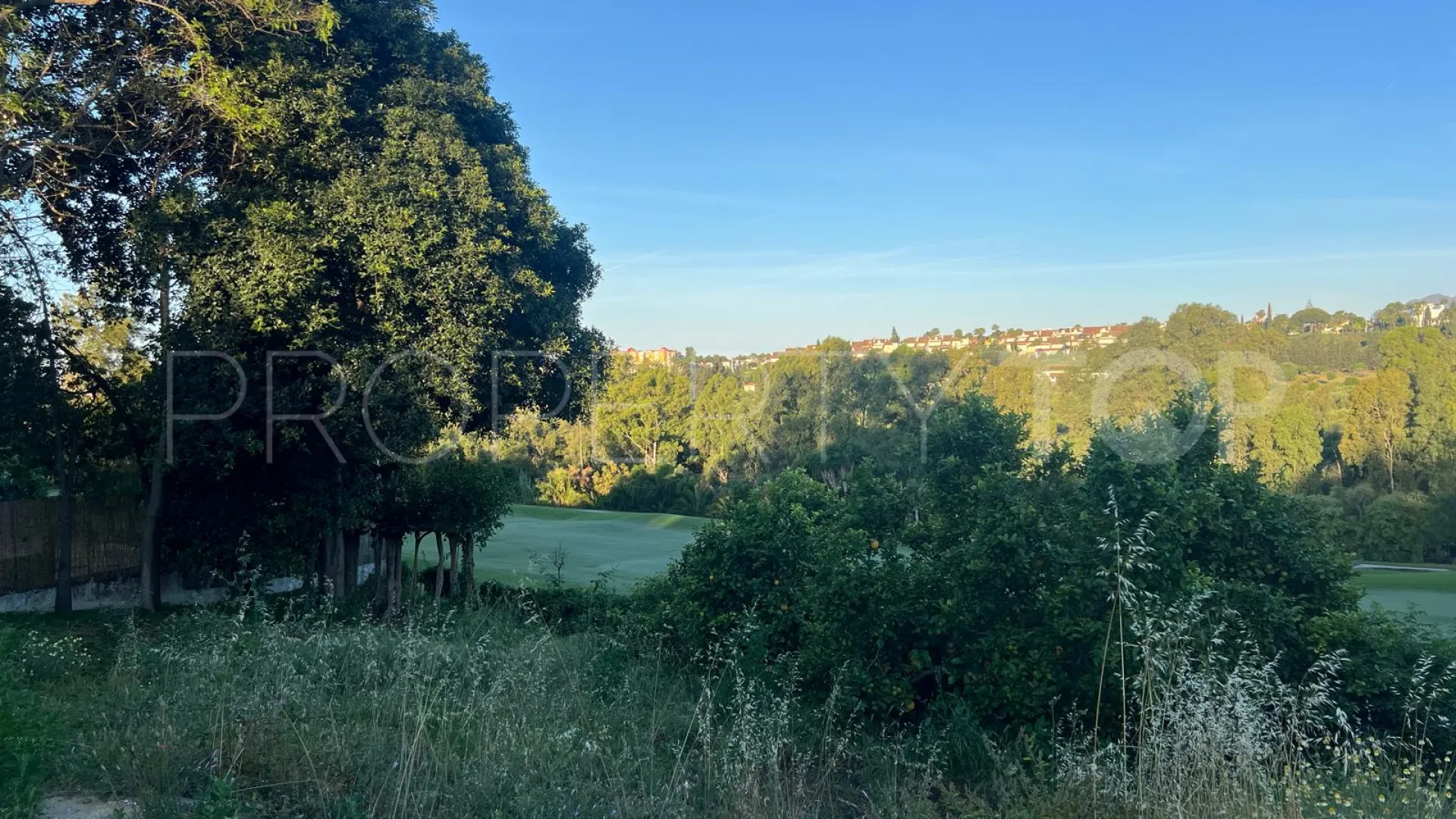 Se vende parcela en Guadalmina Alta