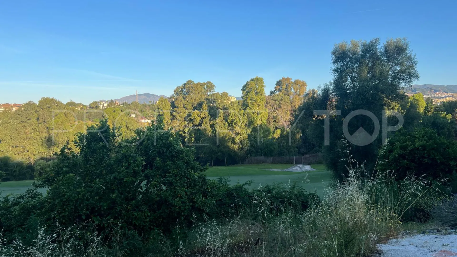 Se vende parcela en Guadalmina Alta