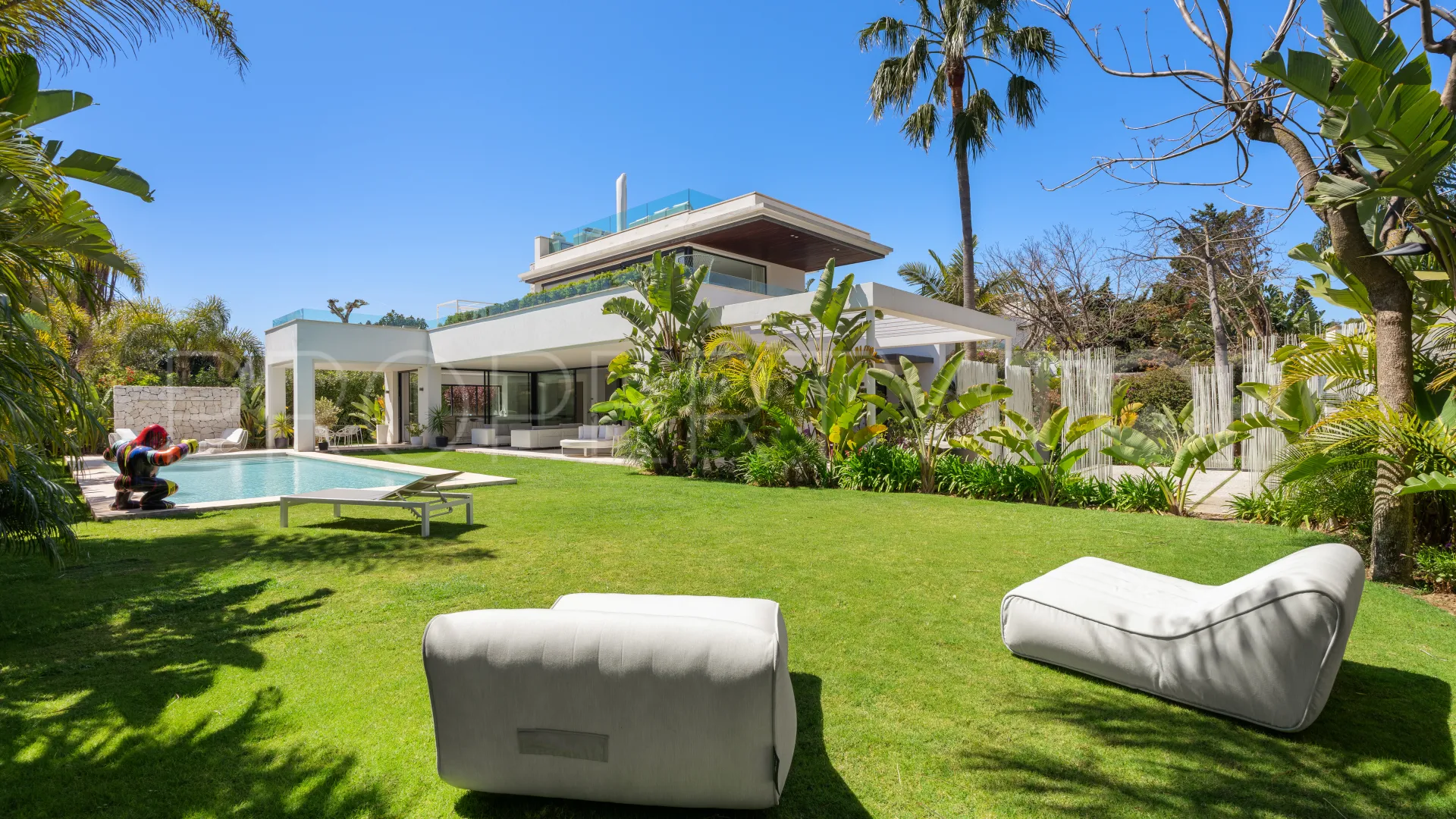 Comprar villa en Estepona Este con 4 dormitorios
