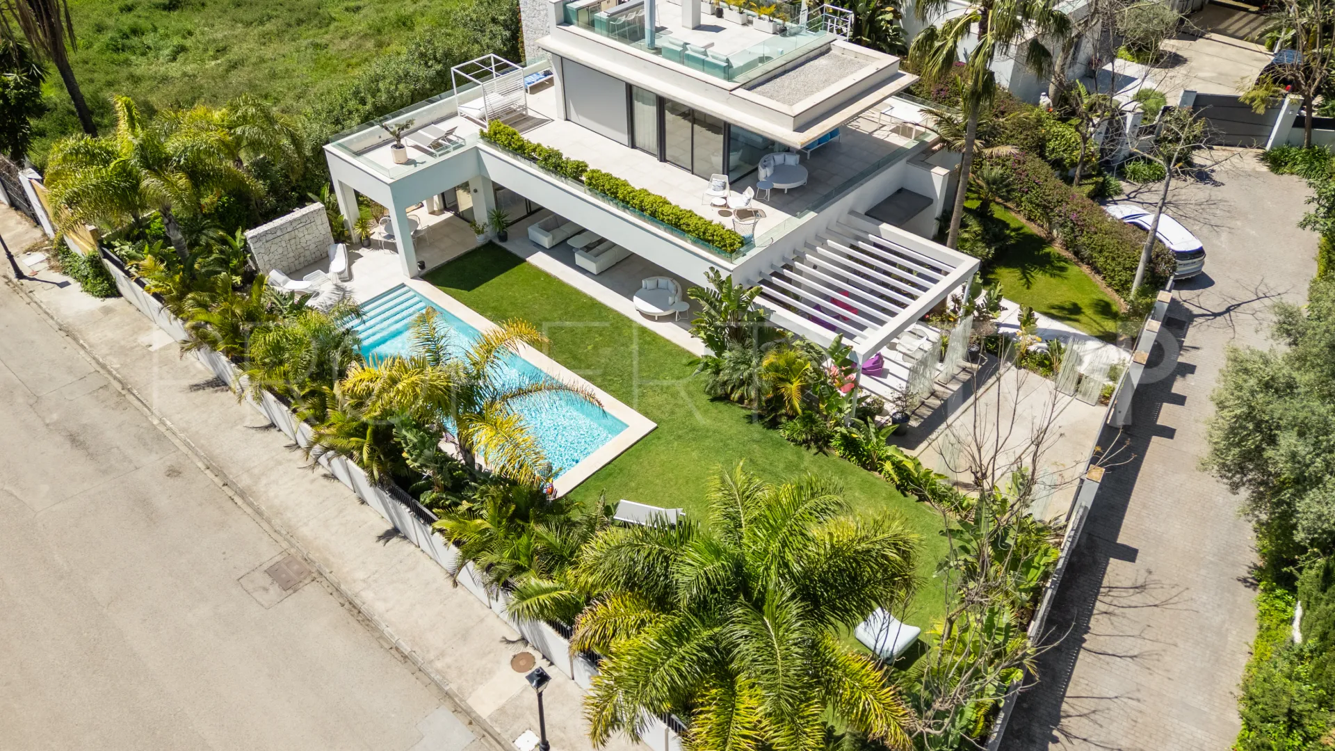 Comprar villa en Estepona Este con 4 dormitorios
