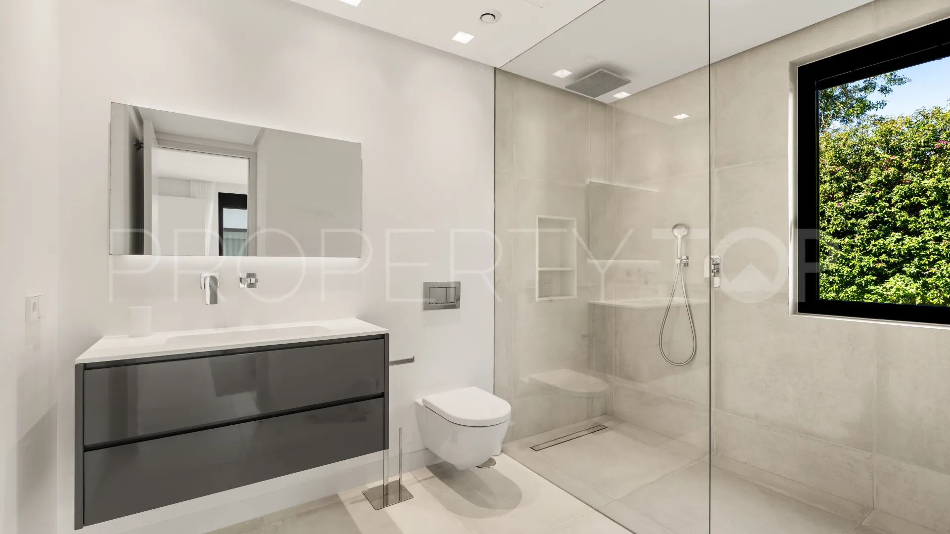 Comprar villa en Estepona Este con 4 dormitorios