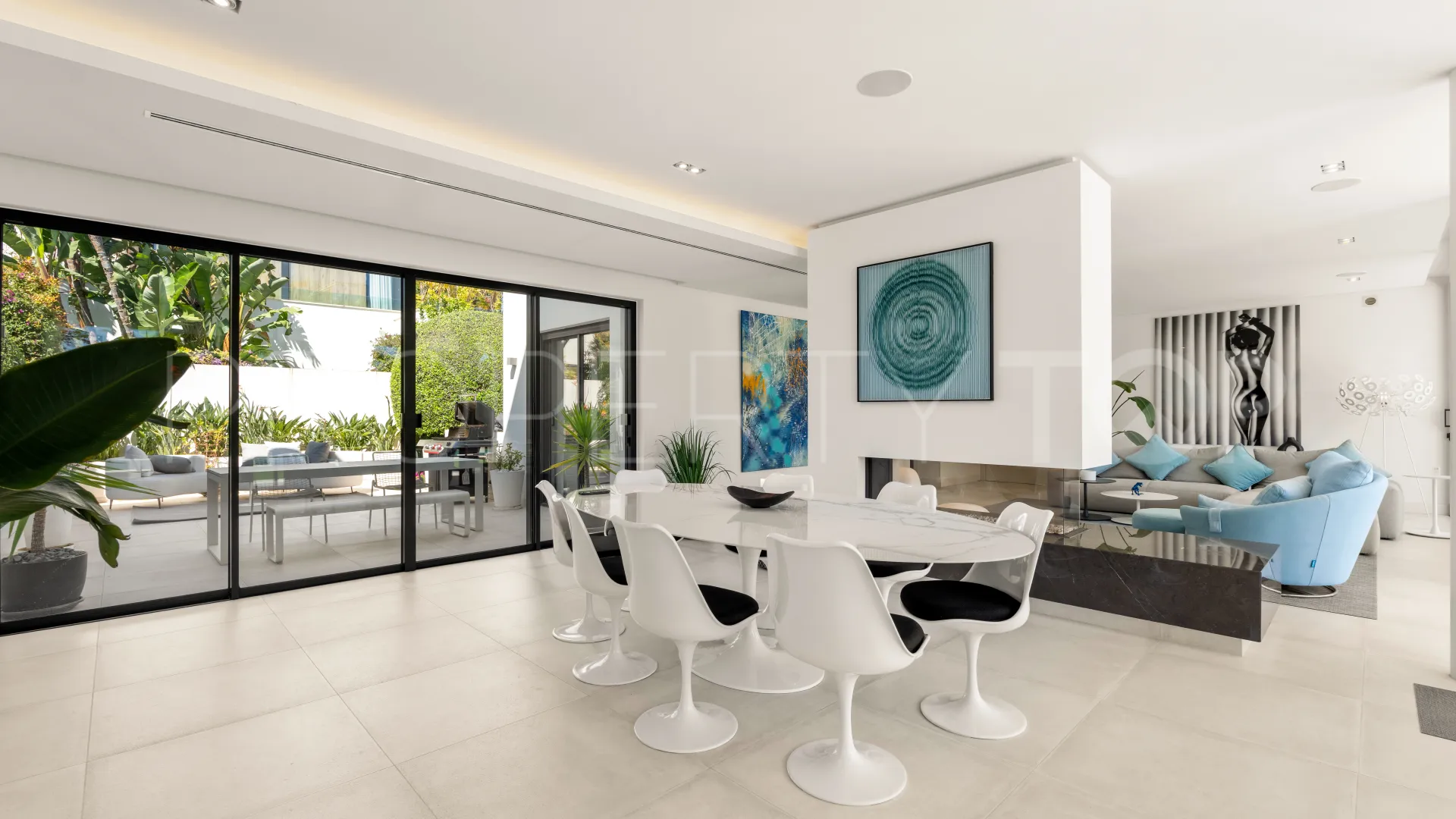 Comprar villa en Estepona Este con 4 dormitorios