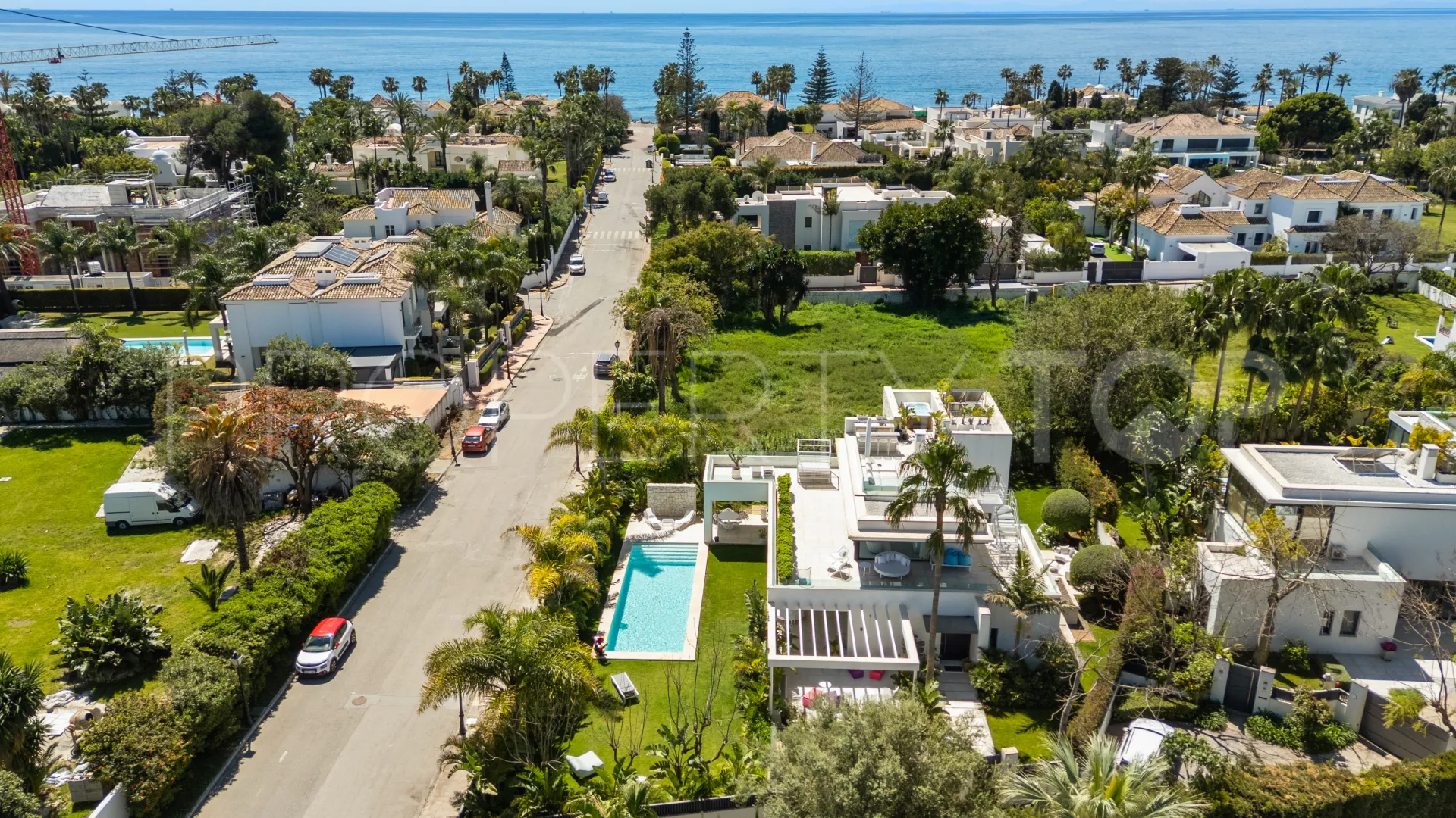 Comprar villa en Estepona Este con 4 dormitorios
