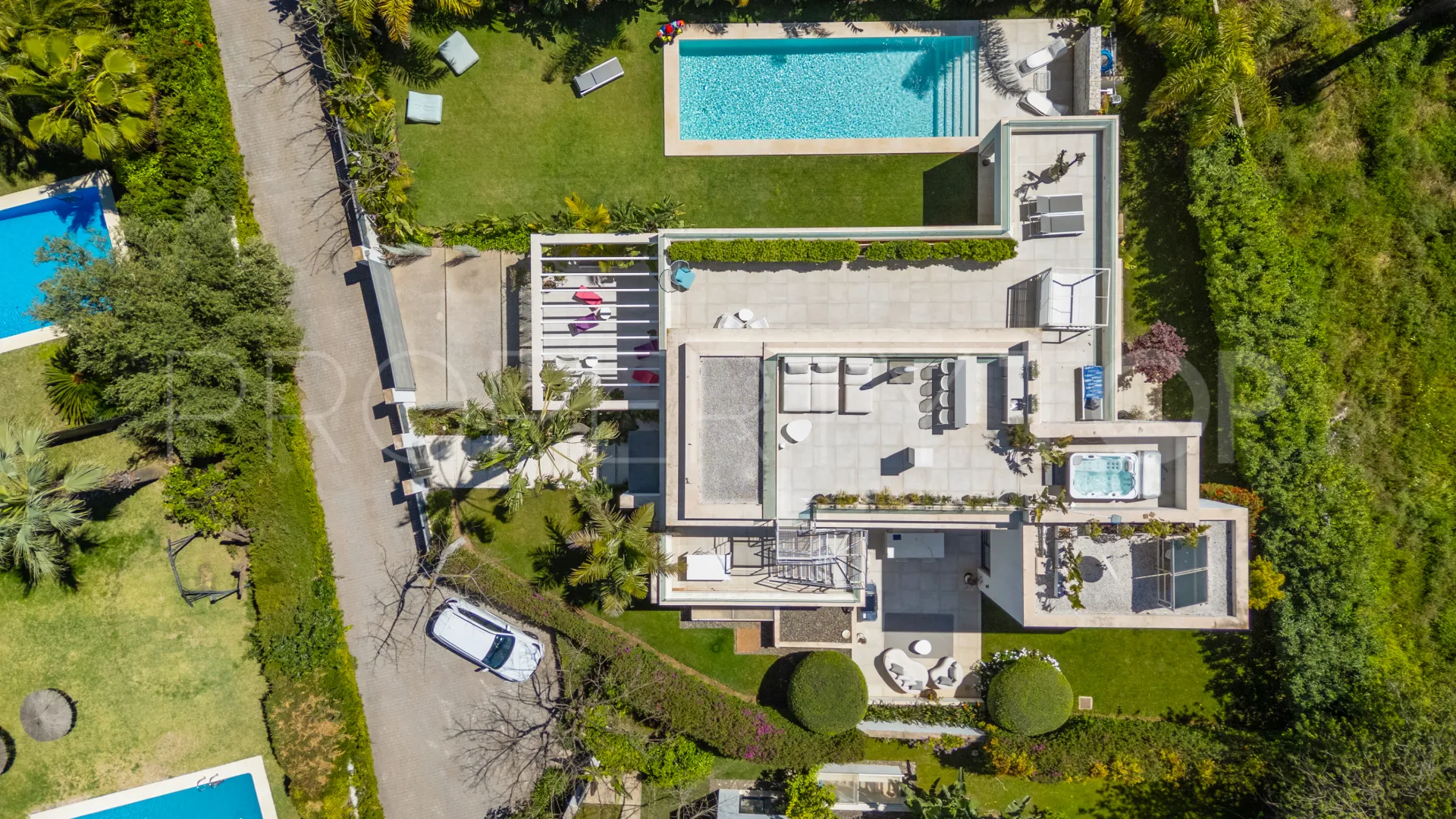 Comprar villa en Estepona Este con 4 dormitorios