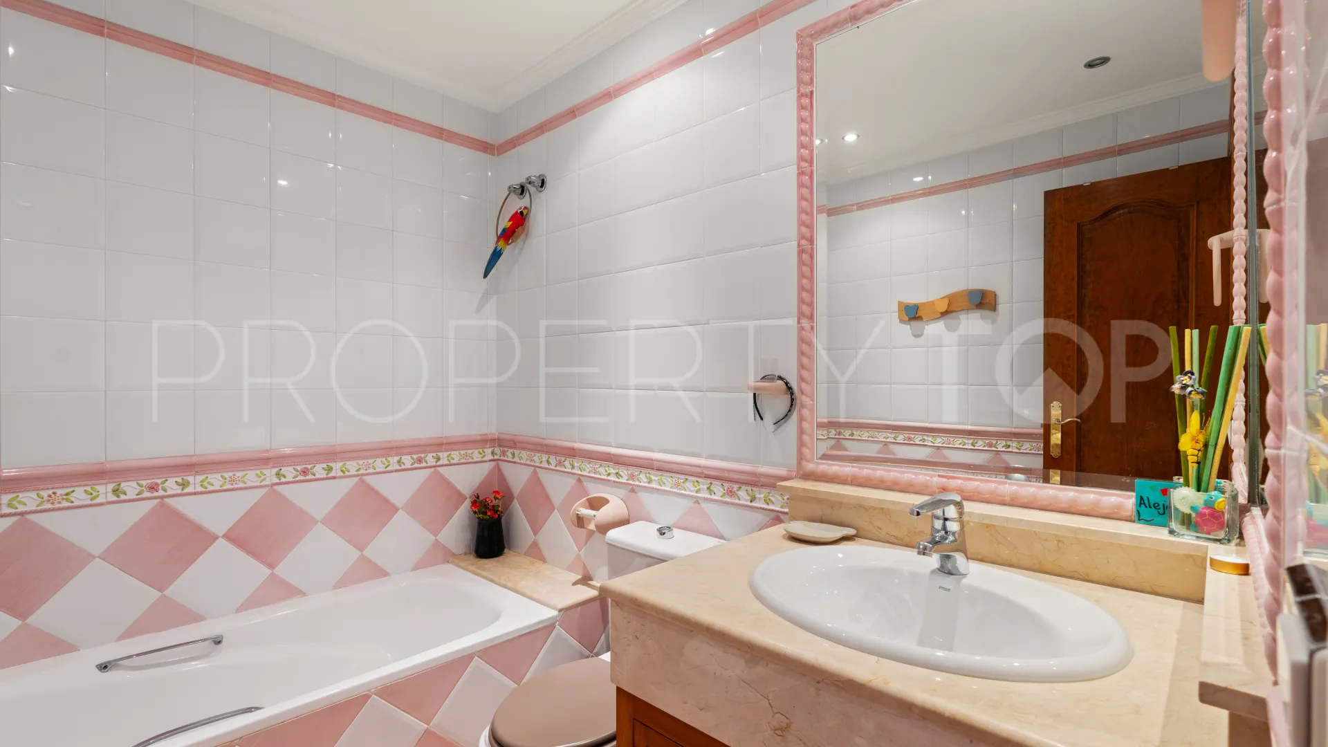 Villa en venta en Nueva Andalucia