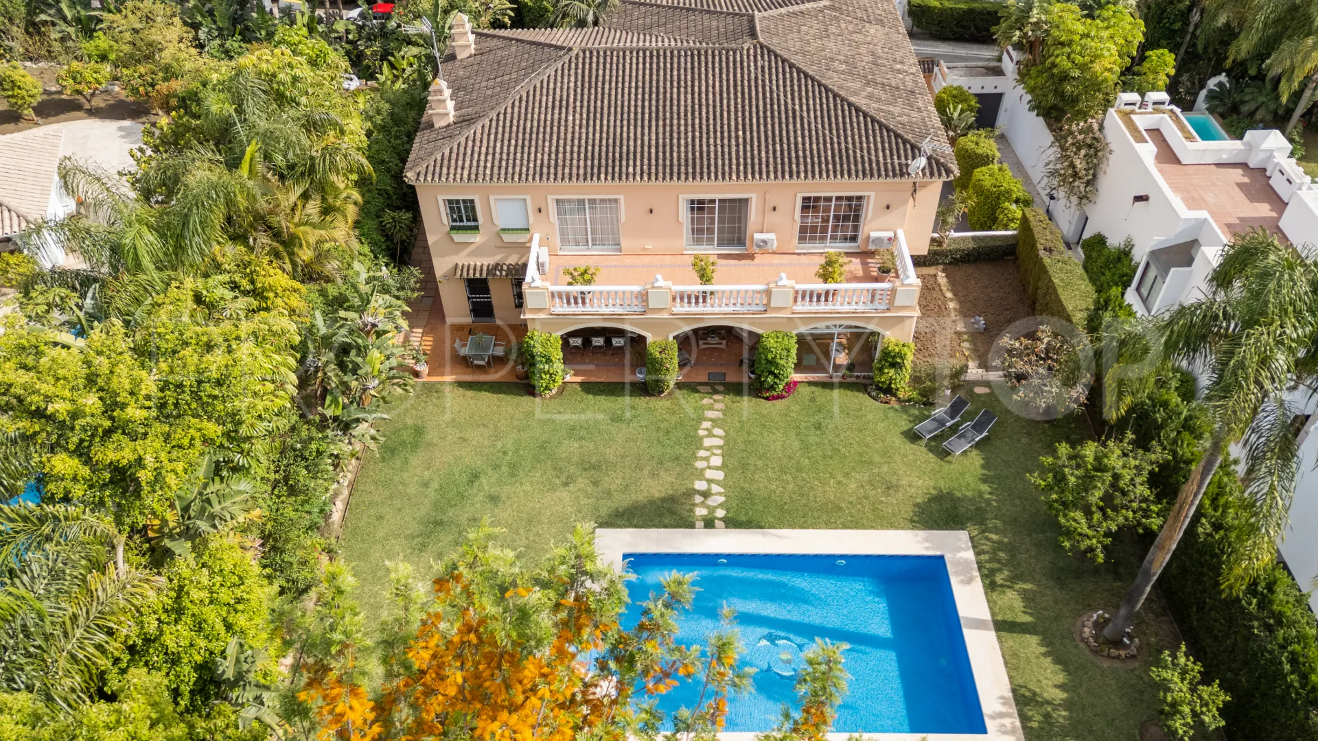 Villa en venta en Nueva Andalucia