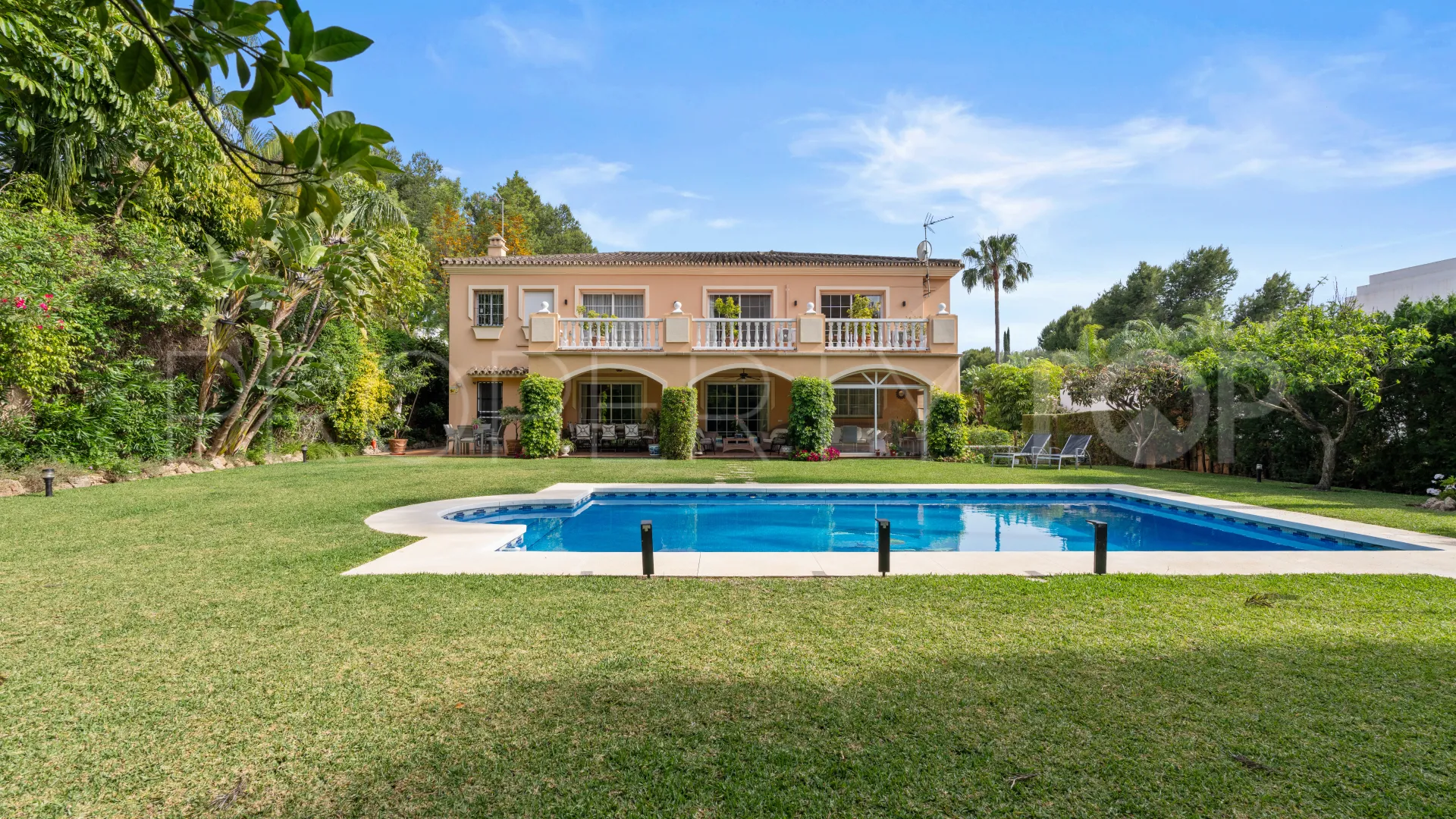 Villa en venta en Nueva Andalucia