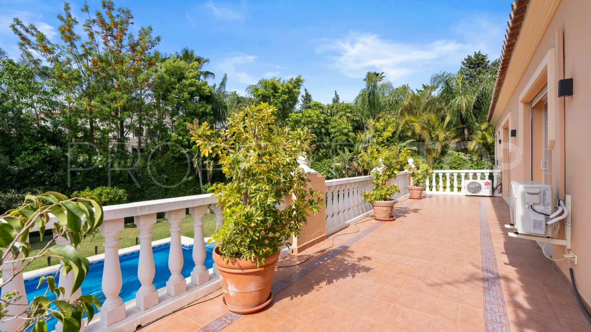 Villa en venta en Nueva Andalucia