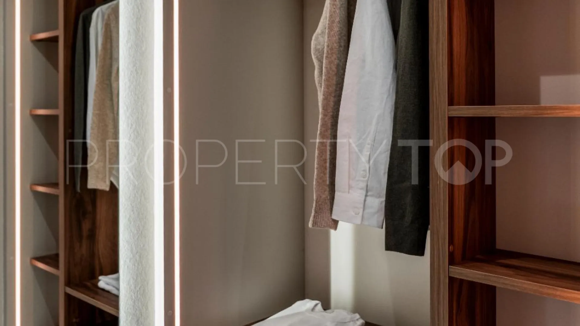 Se vende duplex en Eagles Village