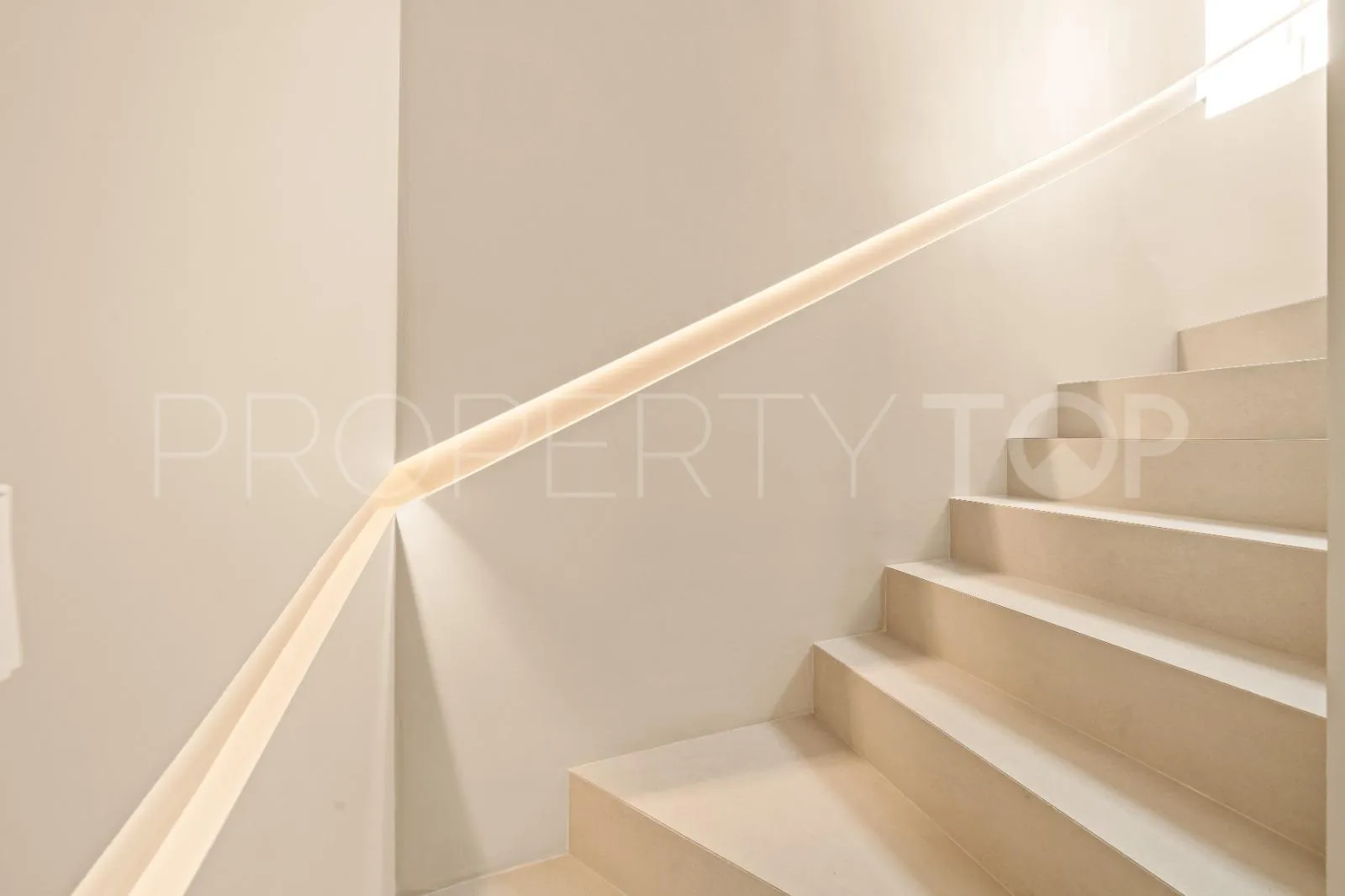 Se vende duplex en Eagles Village