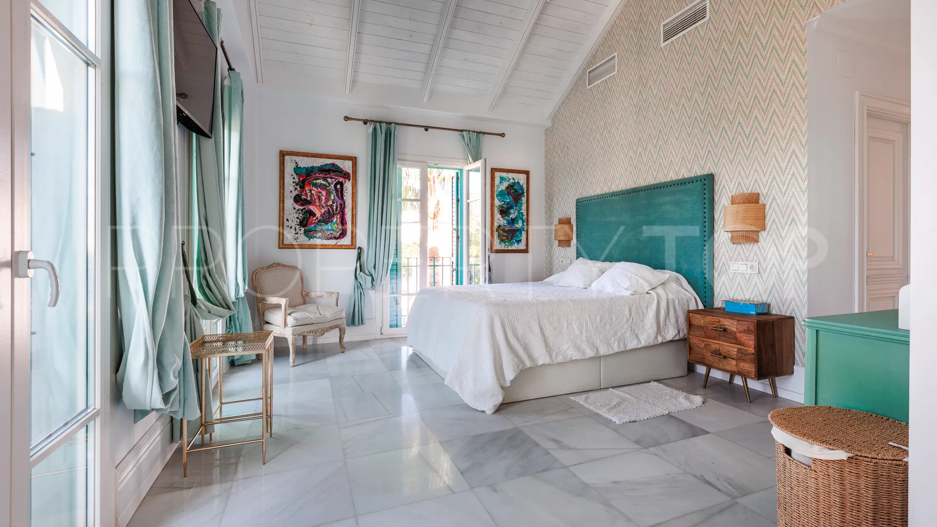 El Capricho villa for sale