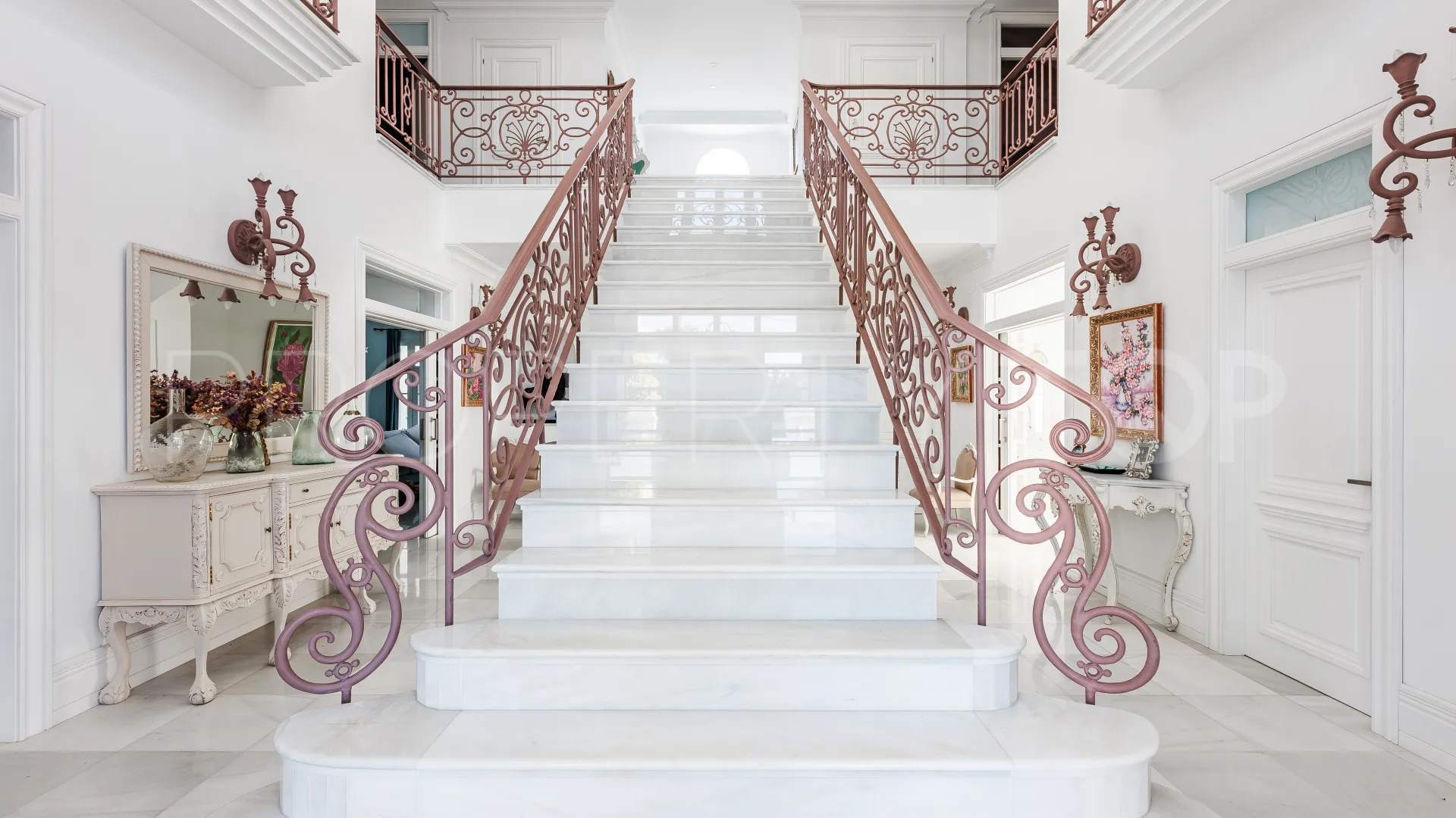 El Capricho villa for sale