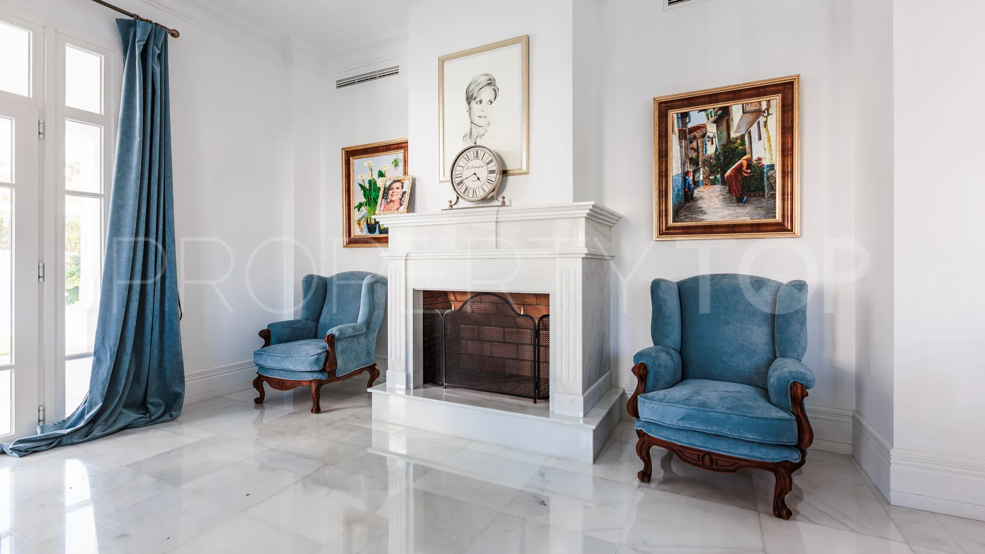 El Capricho villa for sale