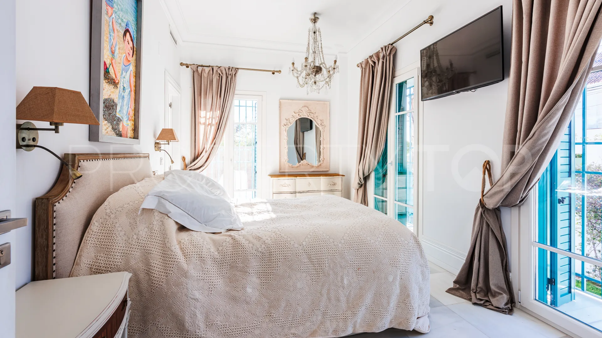 El Capricho villa for sale