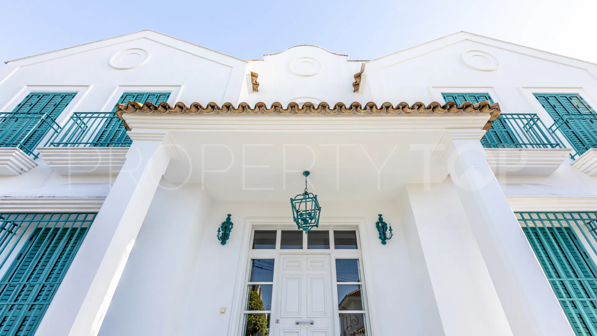 El Capricho villa for sale