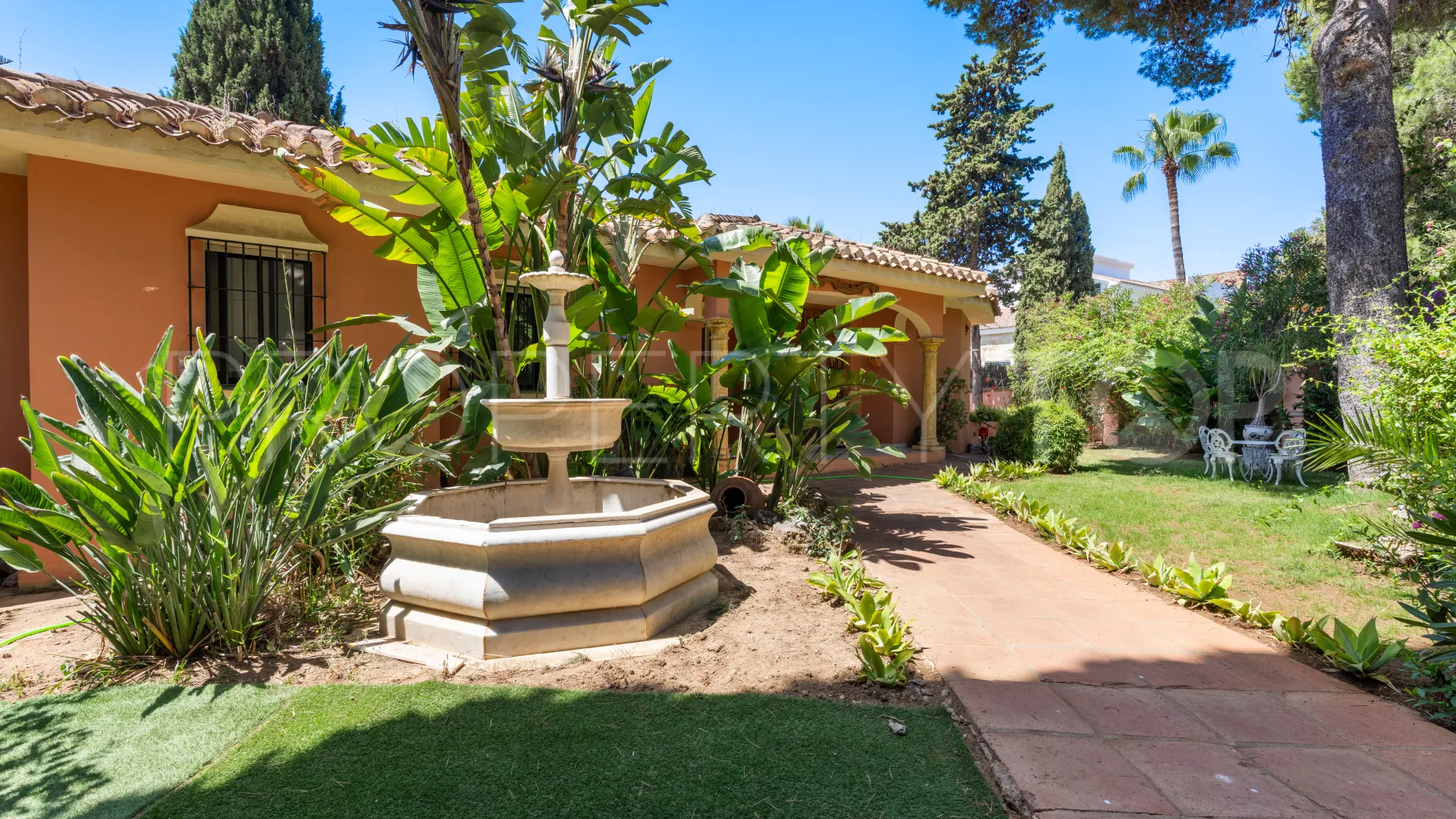 6 bedrooms villa in Marbella for sale