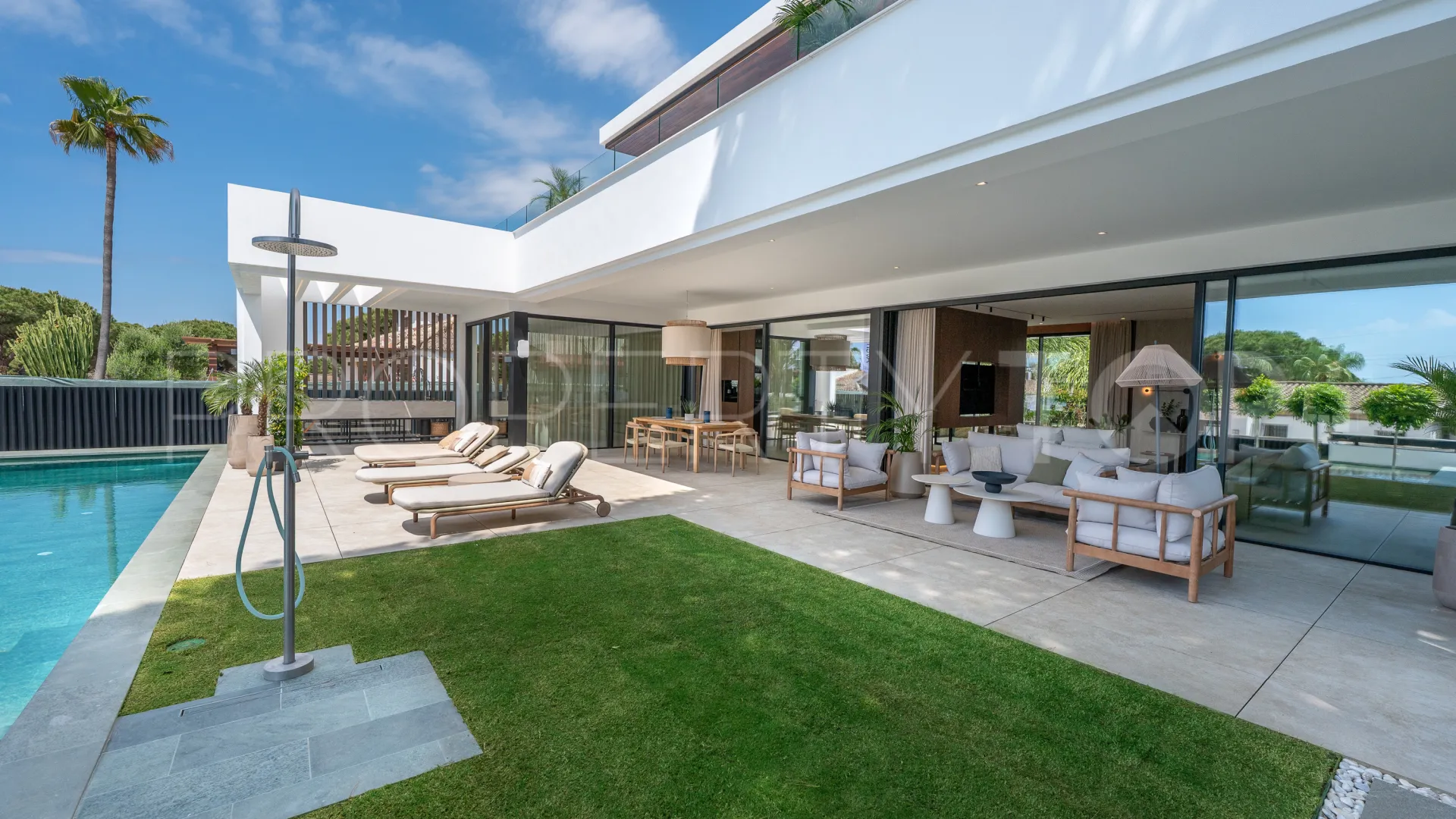 6 bedrooms Marbesa villa for sale