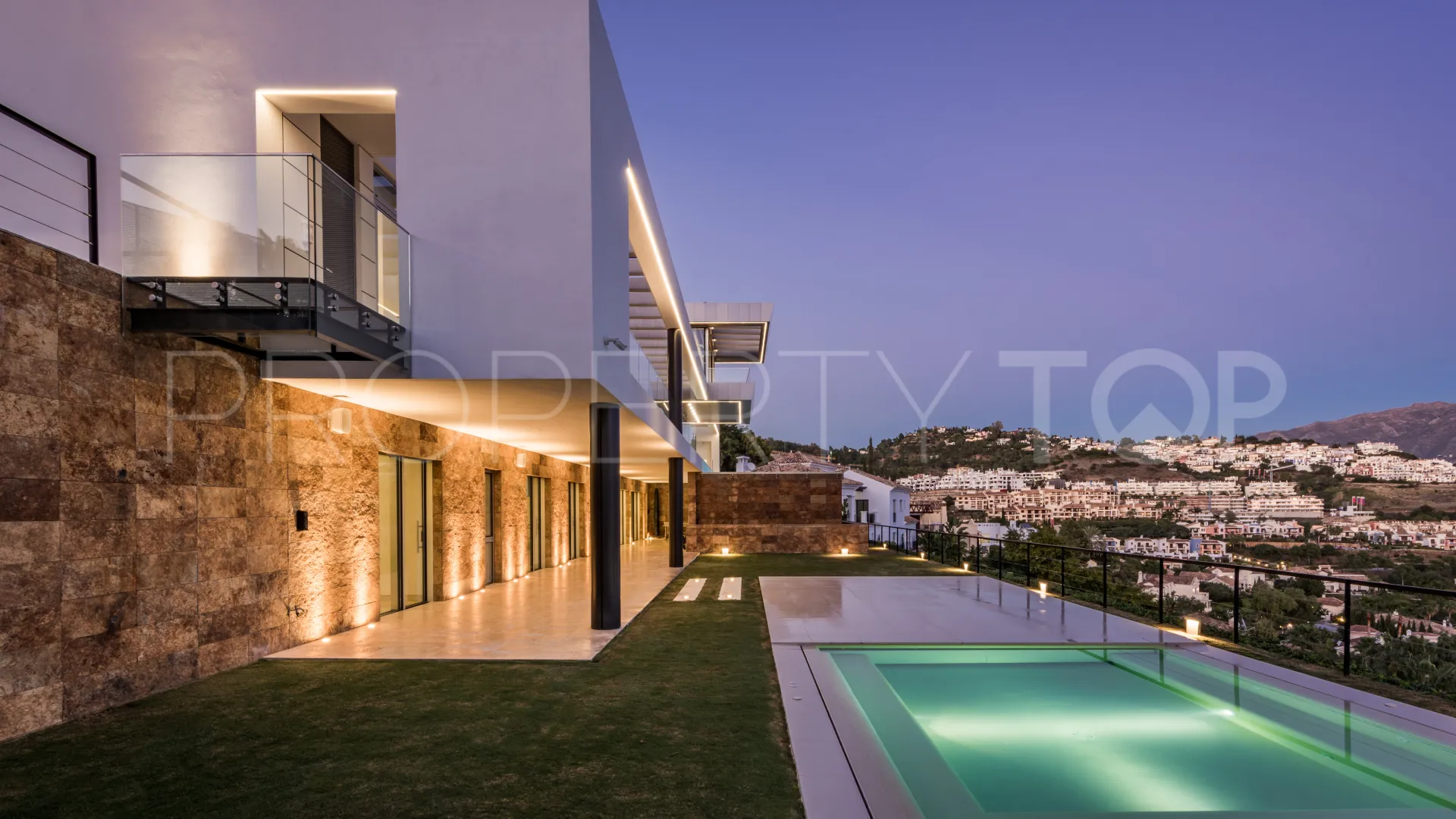 Villa en venta de 4 dormitorios en Los Arqueros