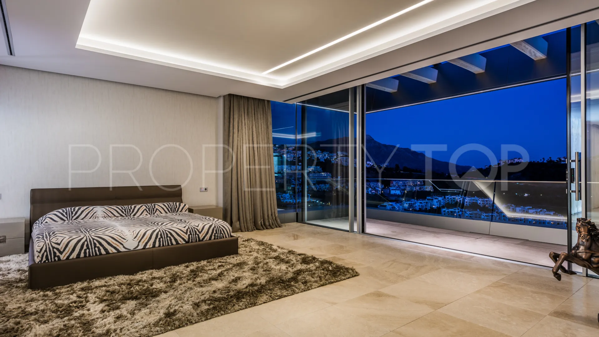 Villa en venta de 4 dormitorios en Los Arqueros