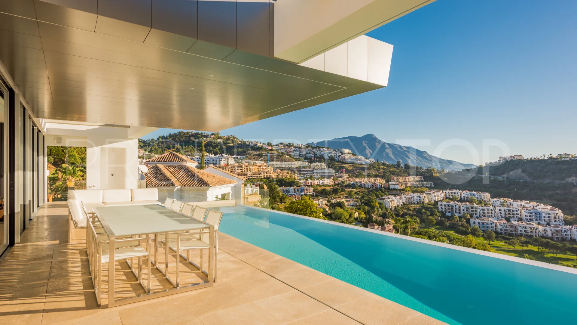 Villa en venta de 4 dormitorios en Los Arqueros
