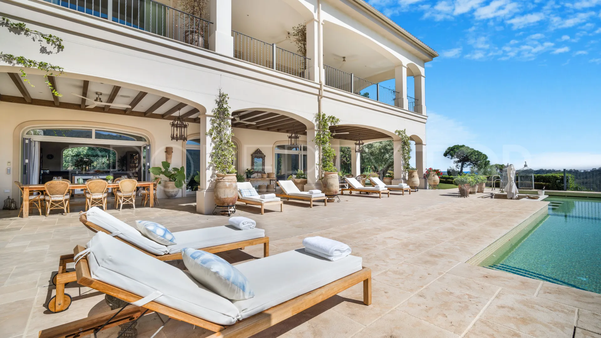 Se vende villa con 6 dormitorios en Benahavis