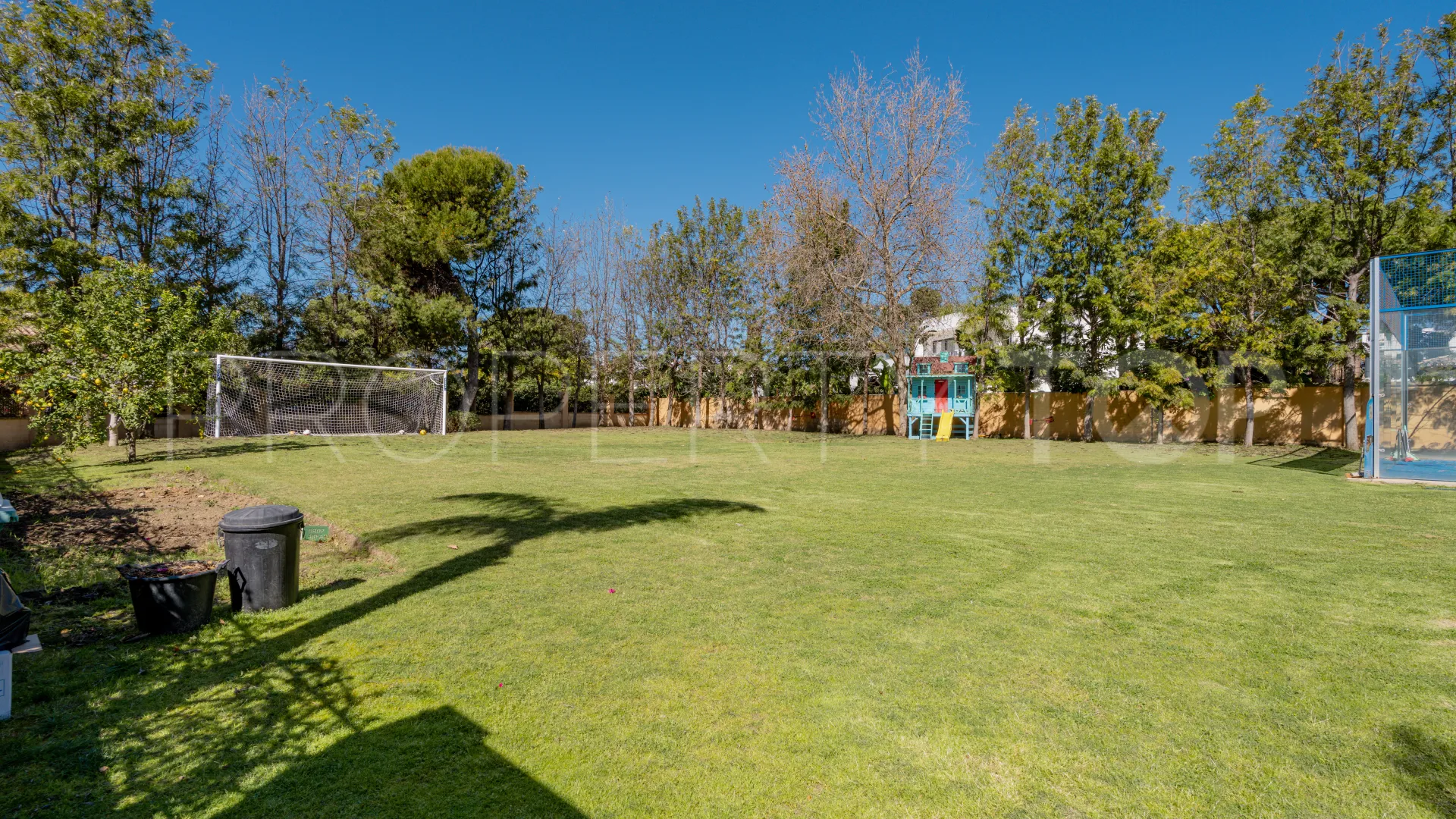 Plot for sale in Paraiso Barronal