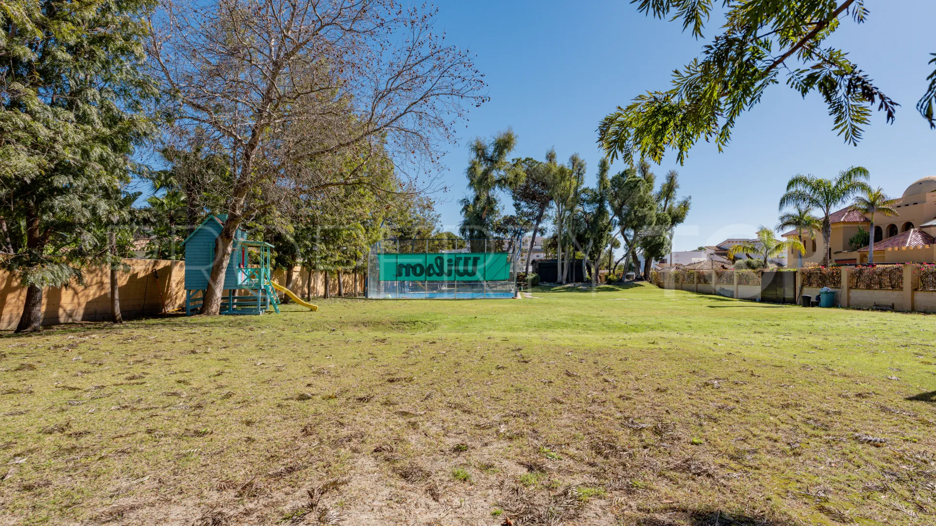 Plot for sale in Paraiso Barronal