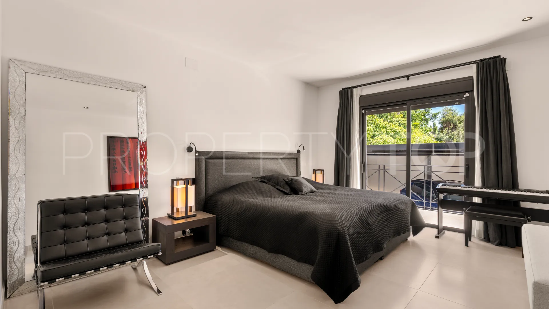 3 bedrooms villa in Llanos de Nagueles for sale