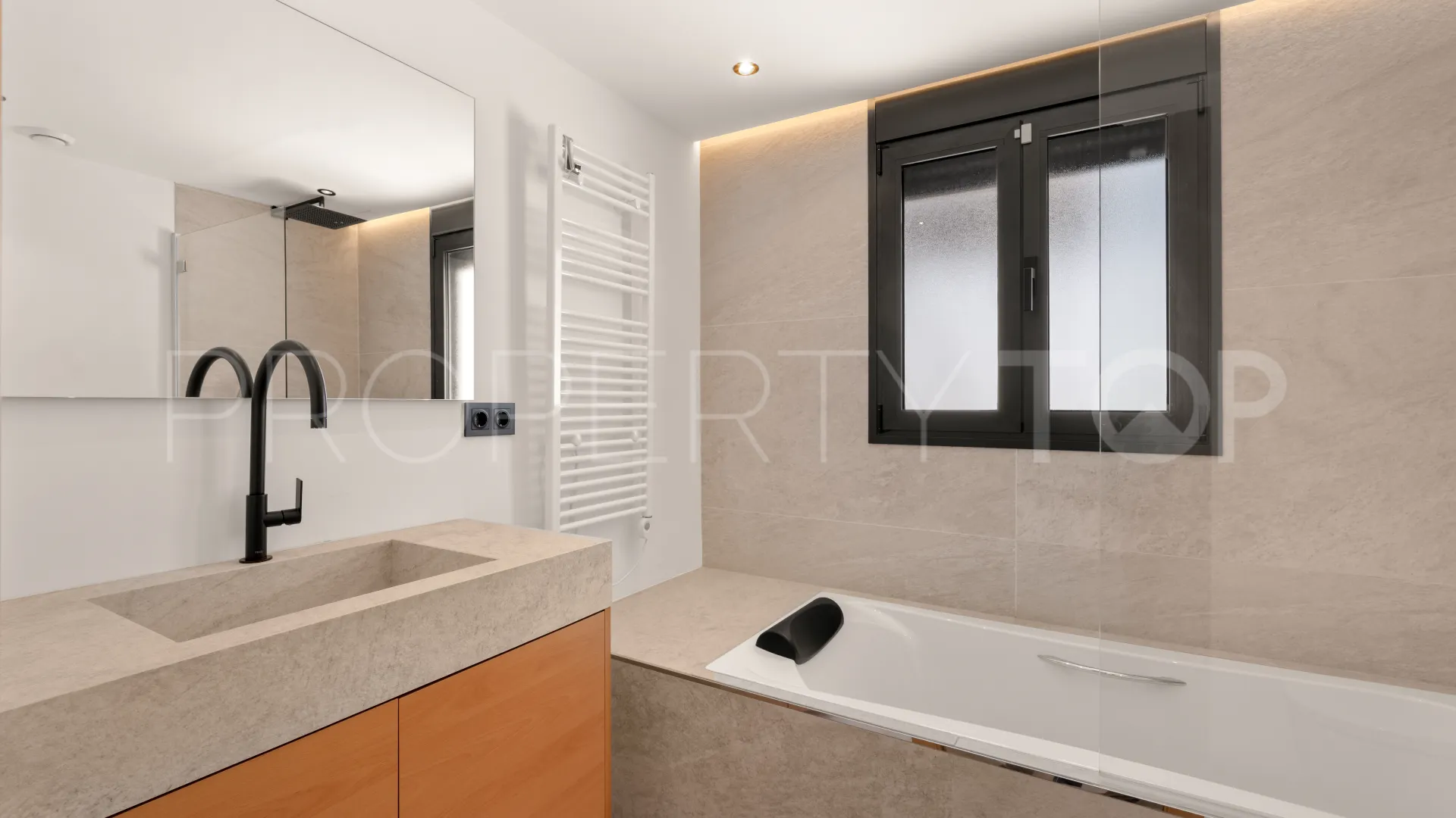 3 bedrooms villa in Llanos de Nagueles for sale