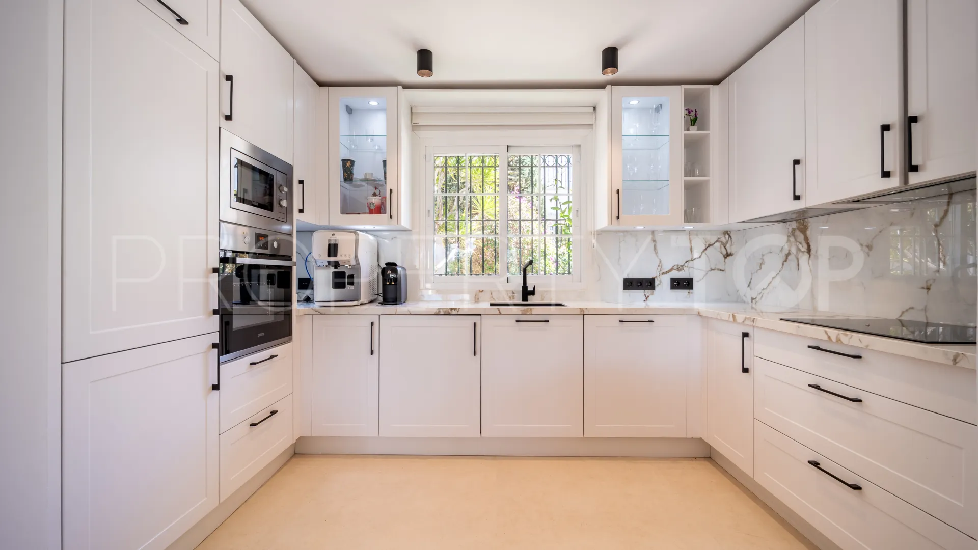 For sale town house in Los Picos de Nagüeles with 3 bedrooms
