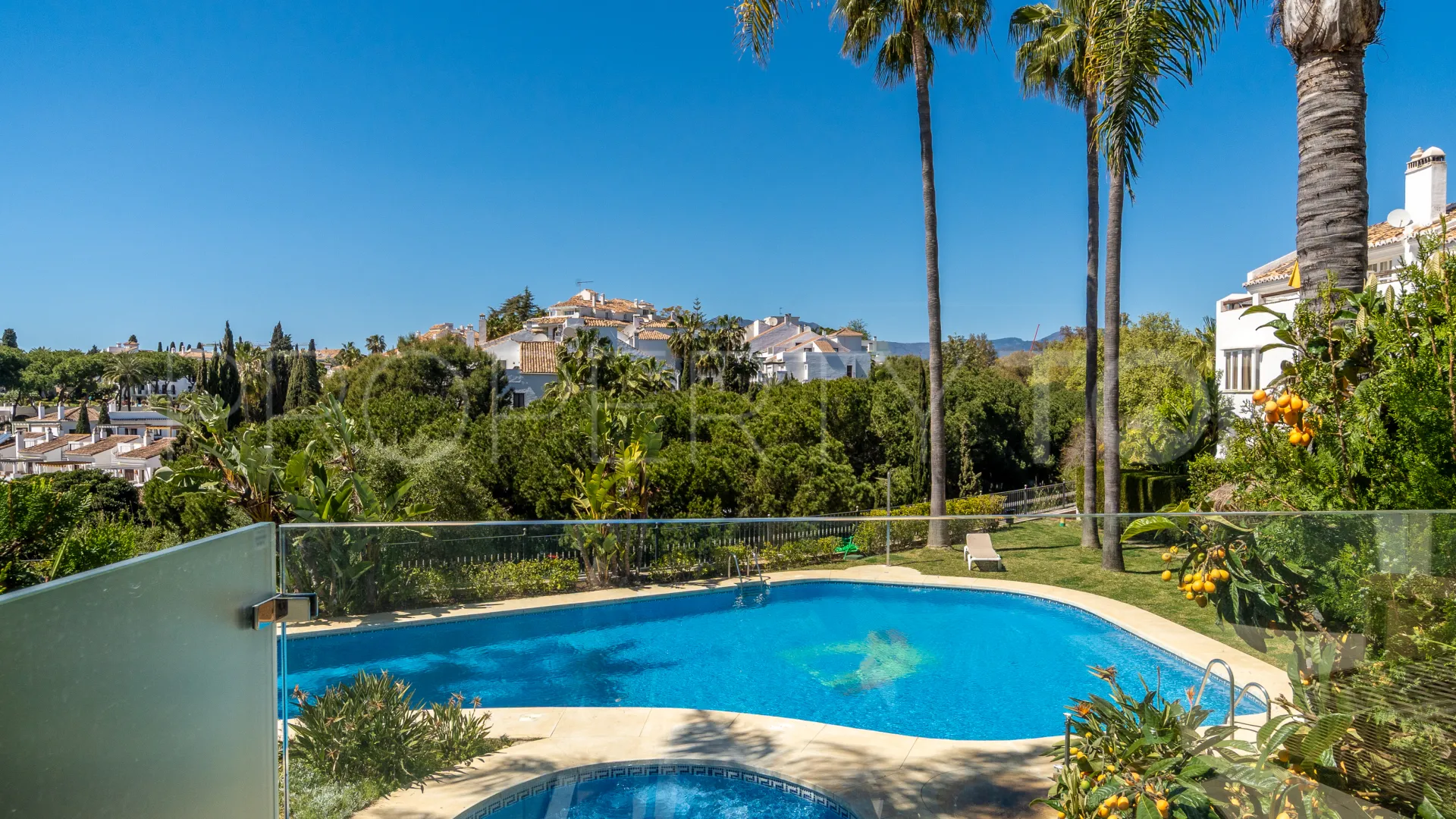 For sale town house in Los Picos de Nagüeles with 3 bedrooms