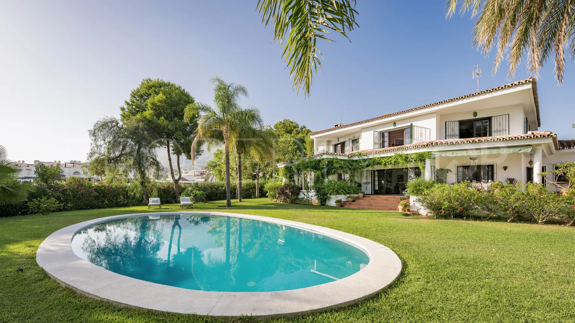 Nagüeles 4 bedrooms villa for sale