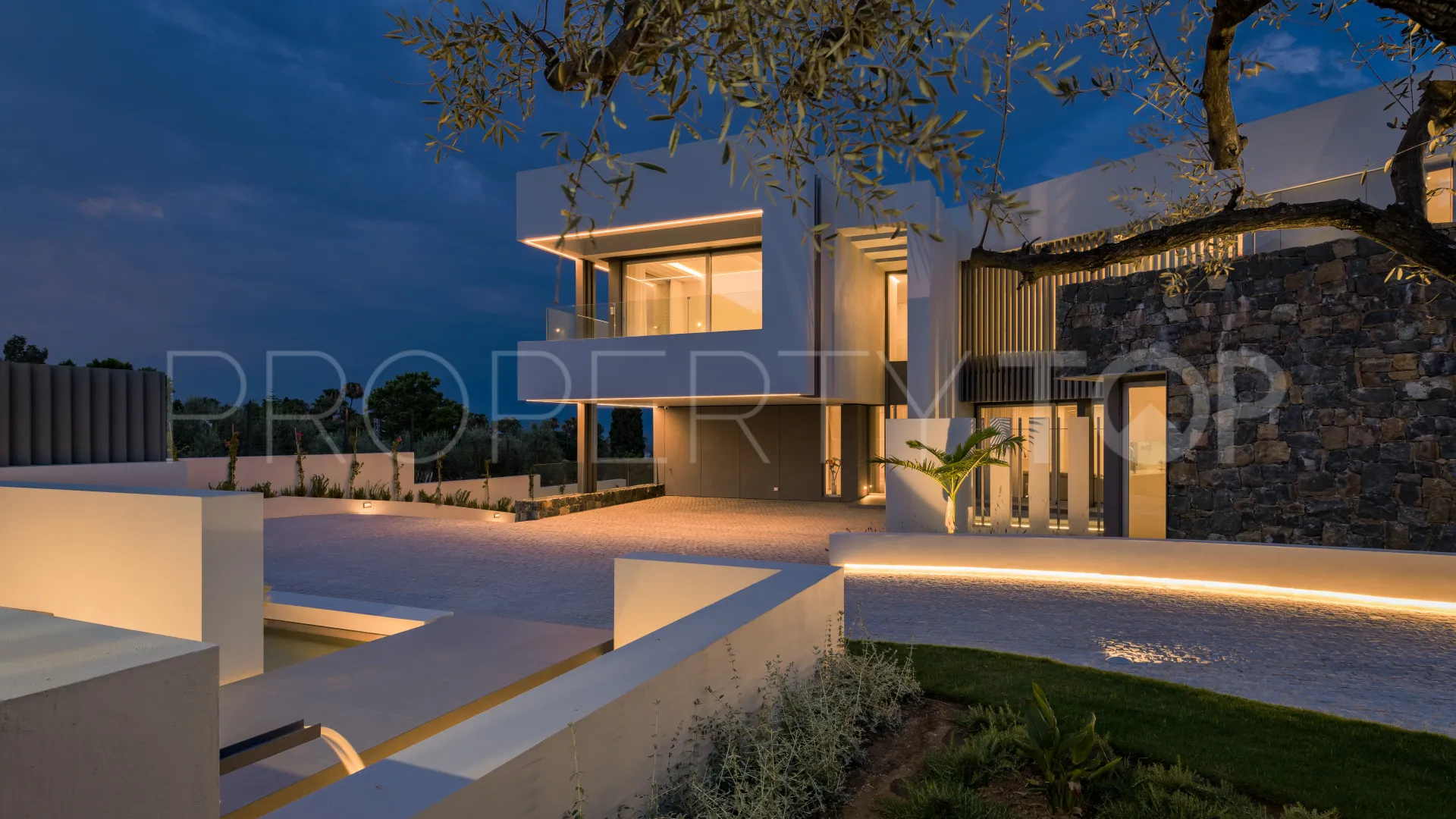 Altos de Puente Romano 6 bedrooms villa for sale