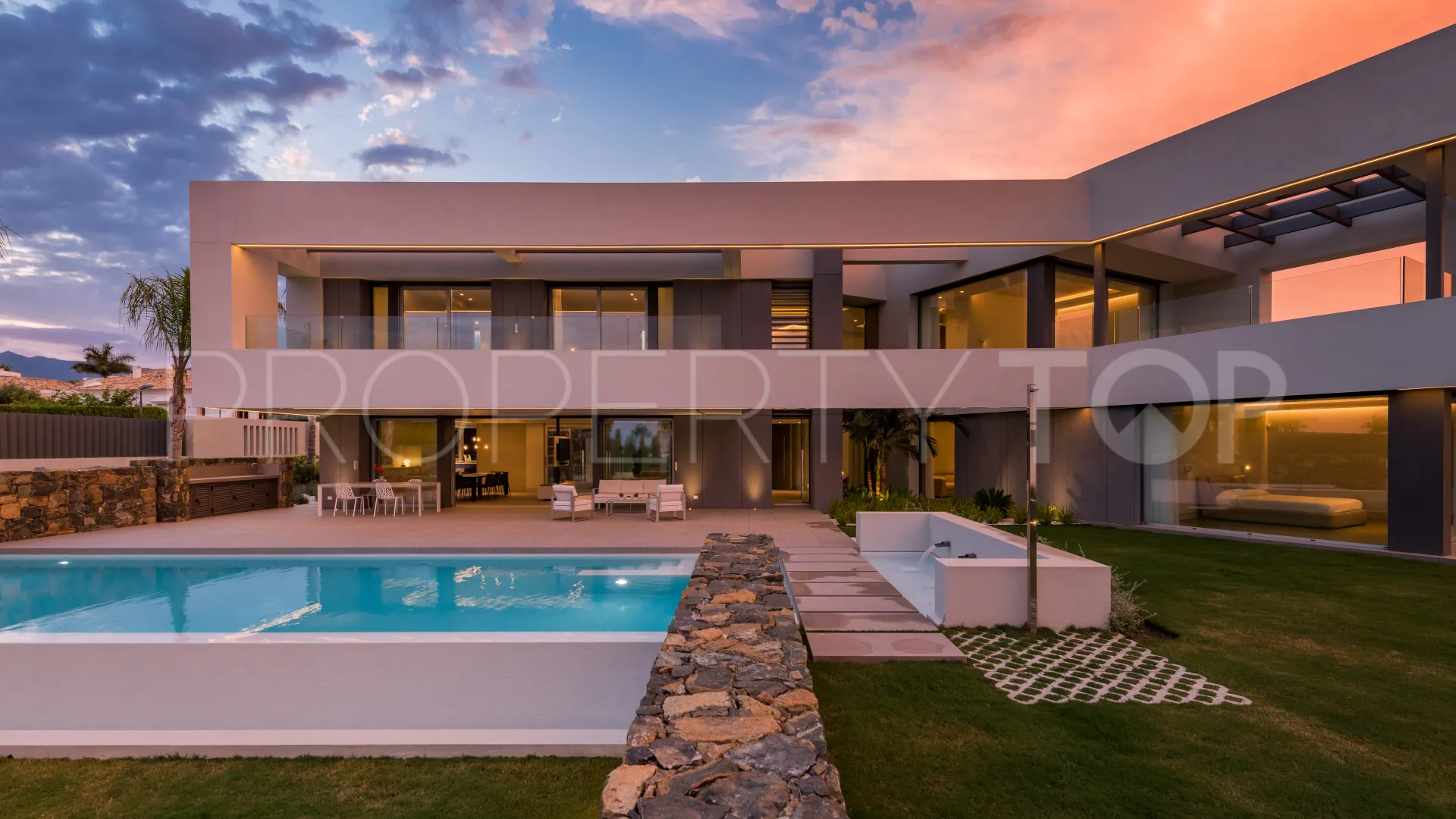 Altos de Puente Romano 6 bedrooms villa for sale