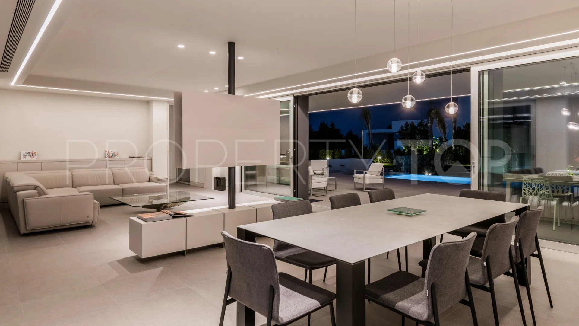Altos de Puente Romano 6 bedrooms villa for sale