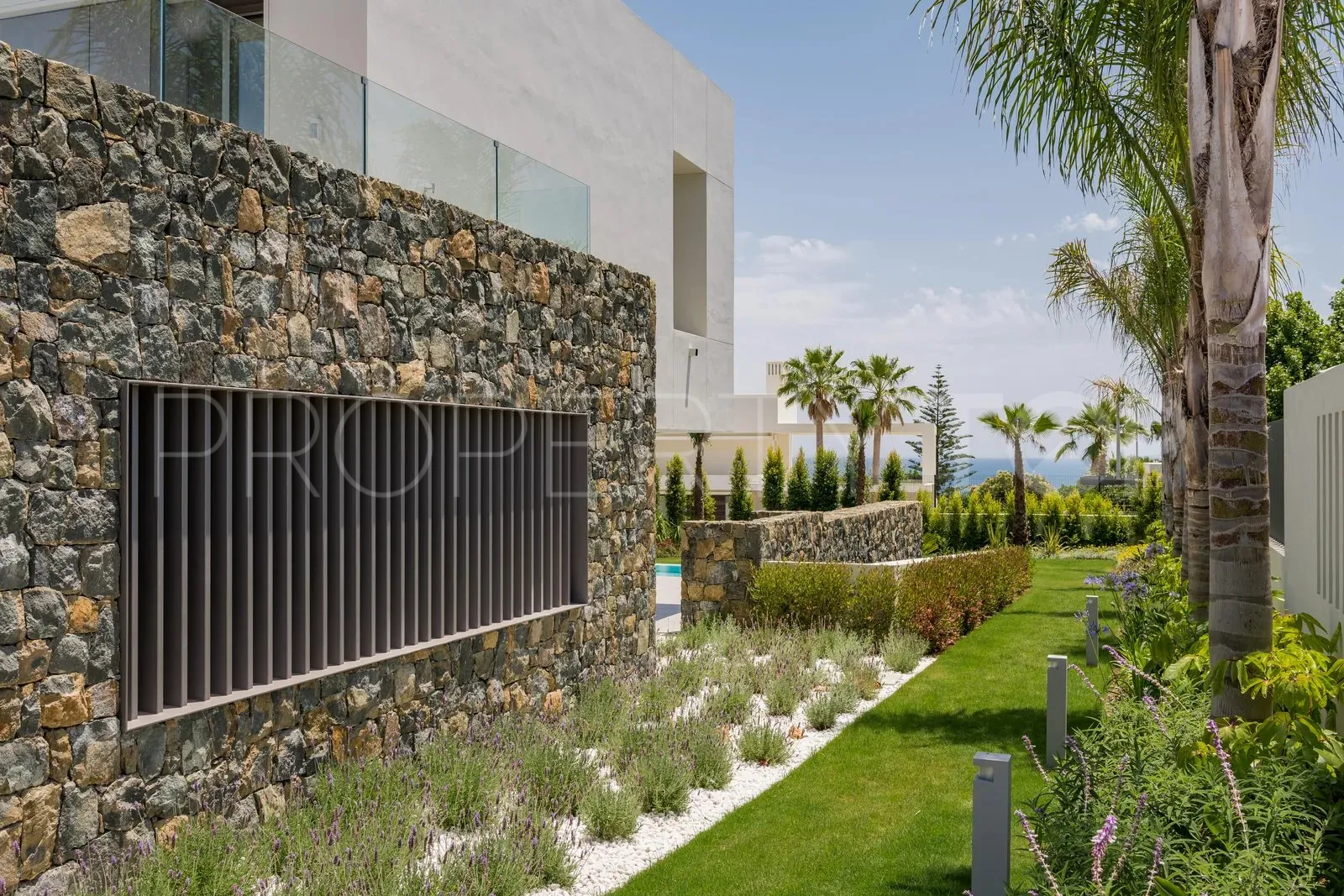 Altos de Puente Romano 6 bedrooms villa for sale
