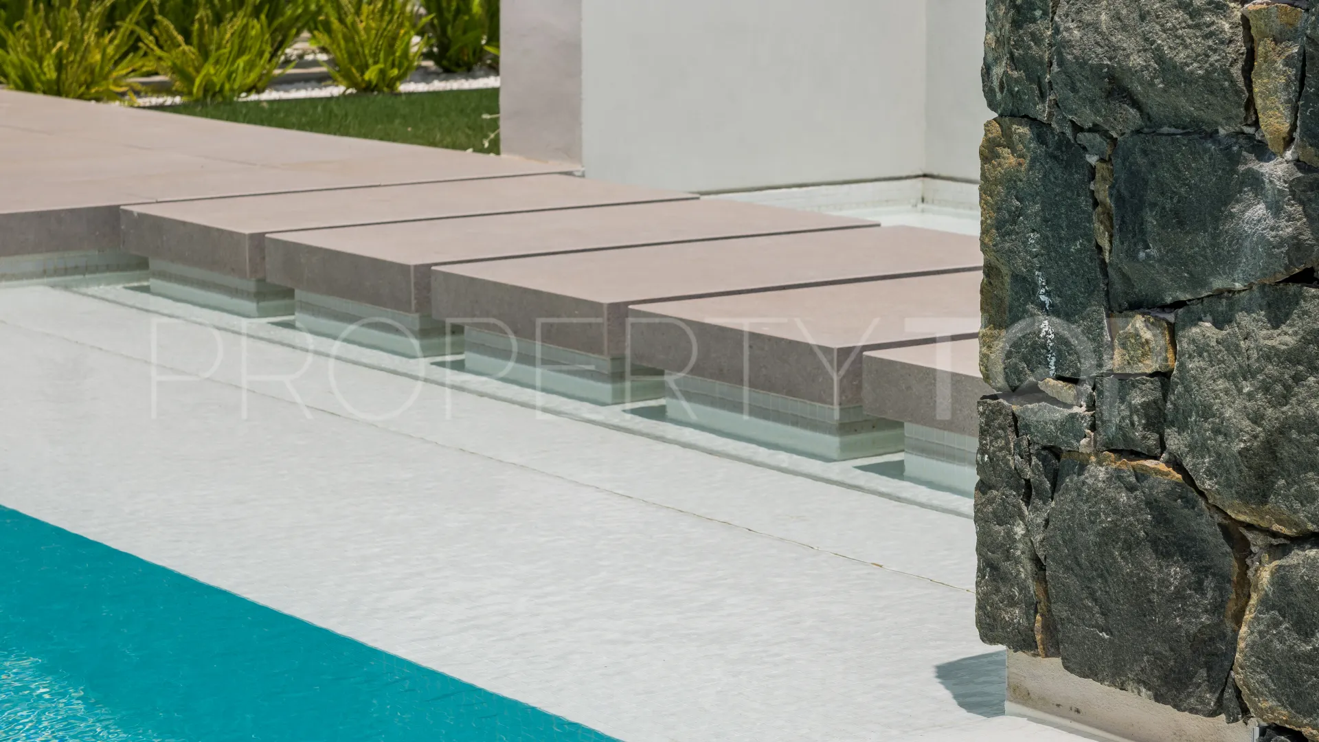 Altos de Puente Romano 6 bedrooms villa for sale