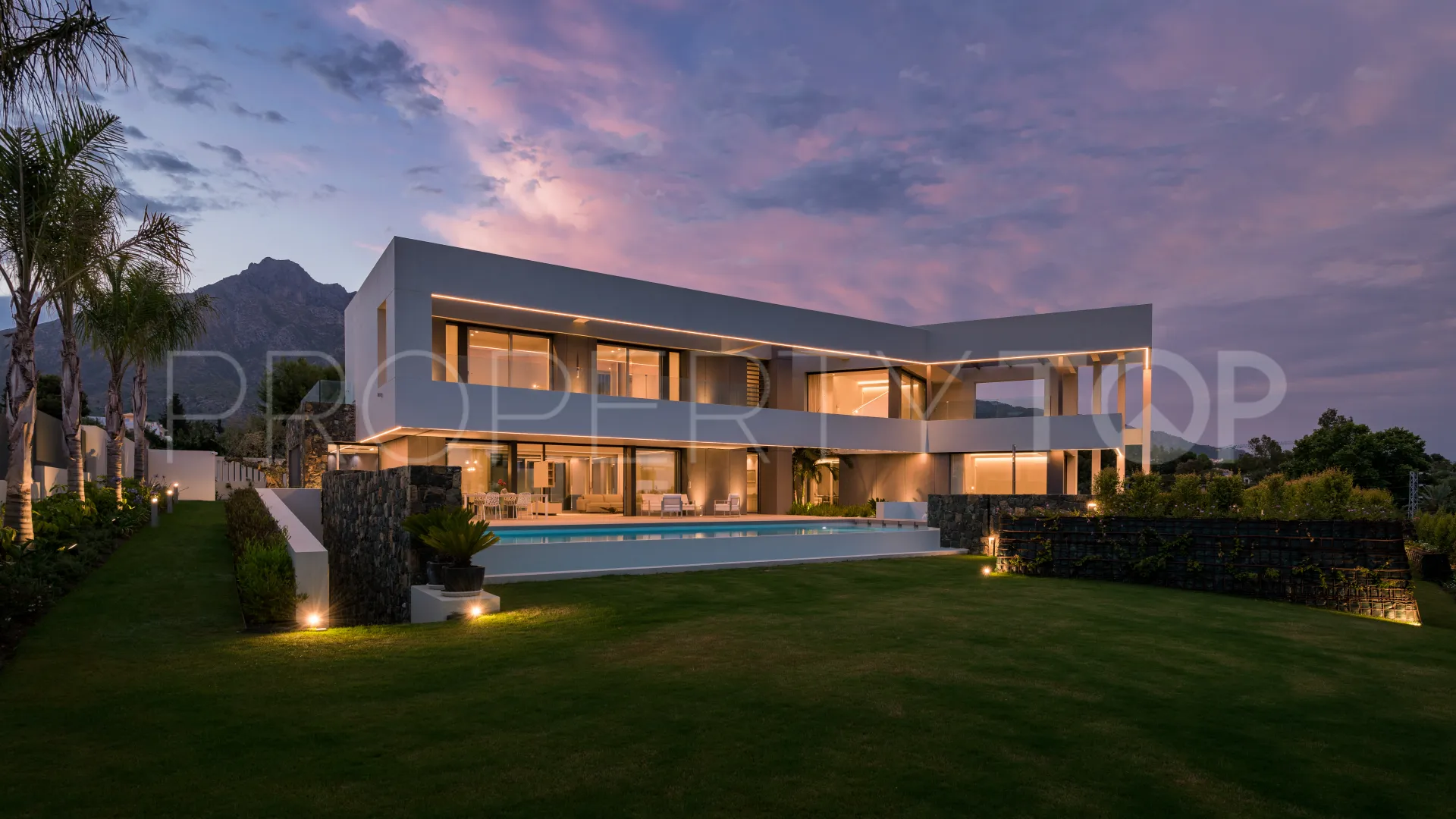 Altos de Puente Romano 6 bedrooms villa for sale