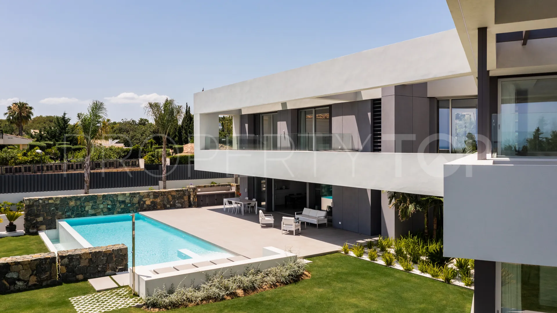 Altos de Puente Romano 6 bedrooms villa for sale
