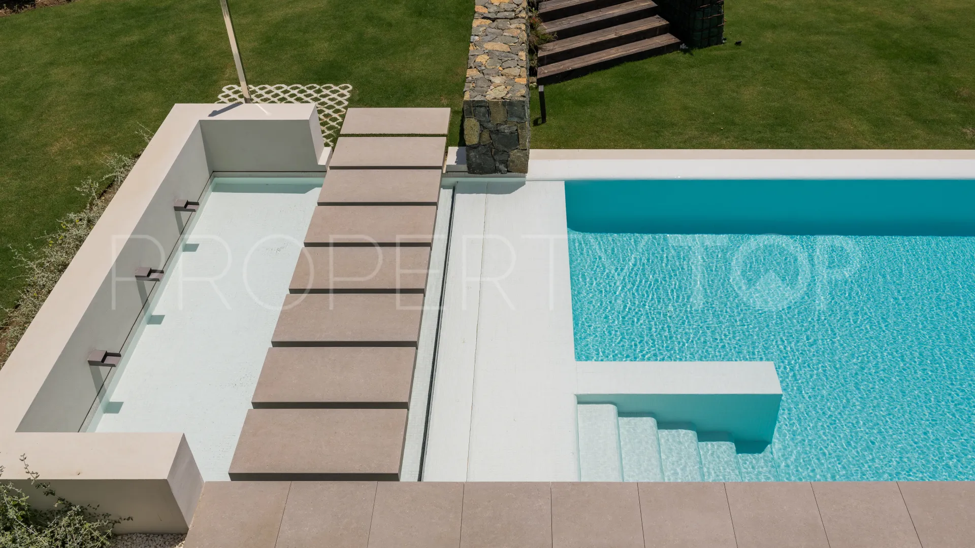 Altos de Puente Romano 6 bedrooms villa for sale