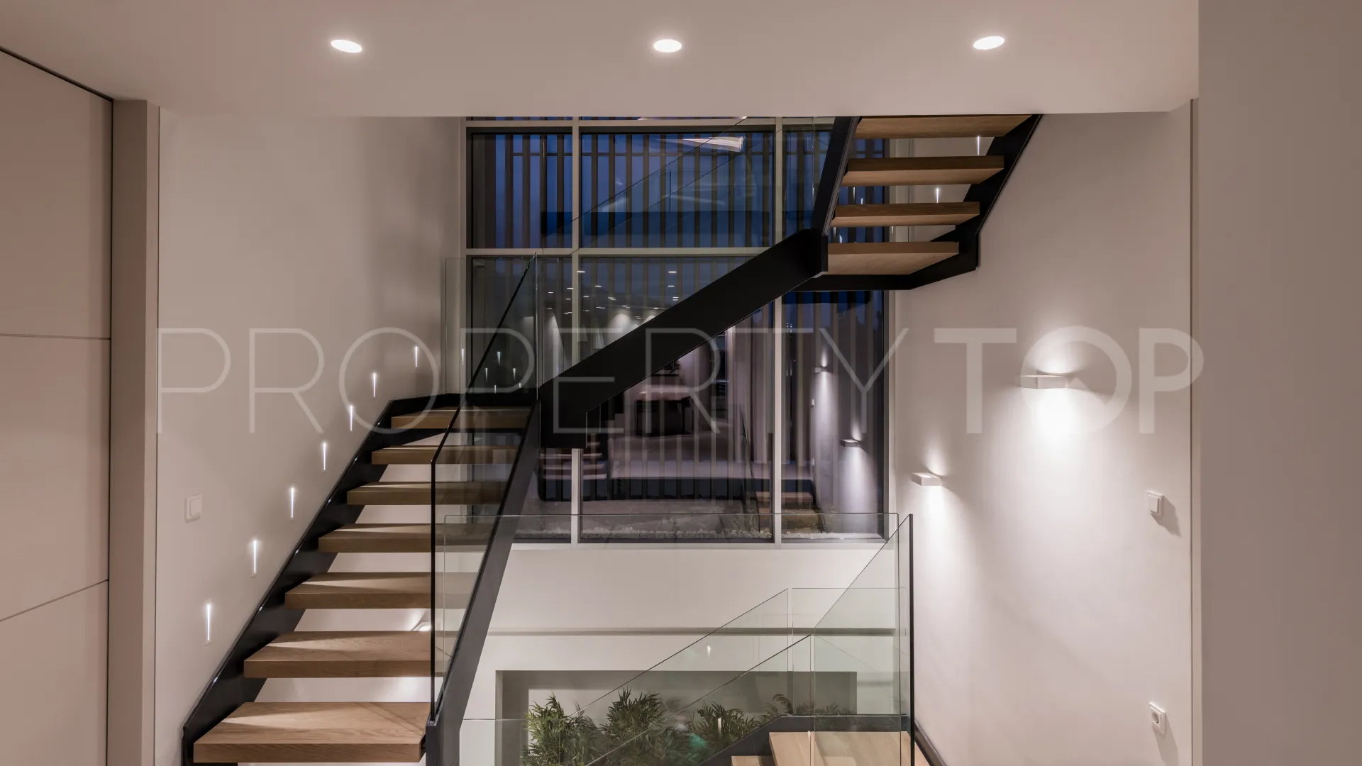 Altos de Puente Romano 6 bedrooms villa for sale
