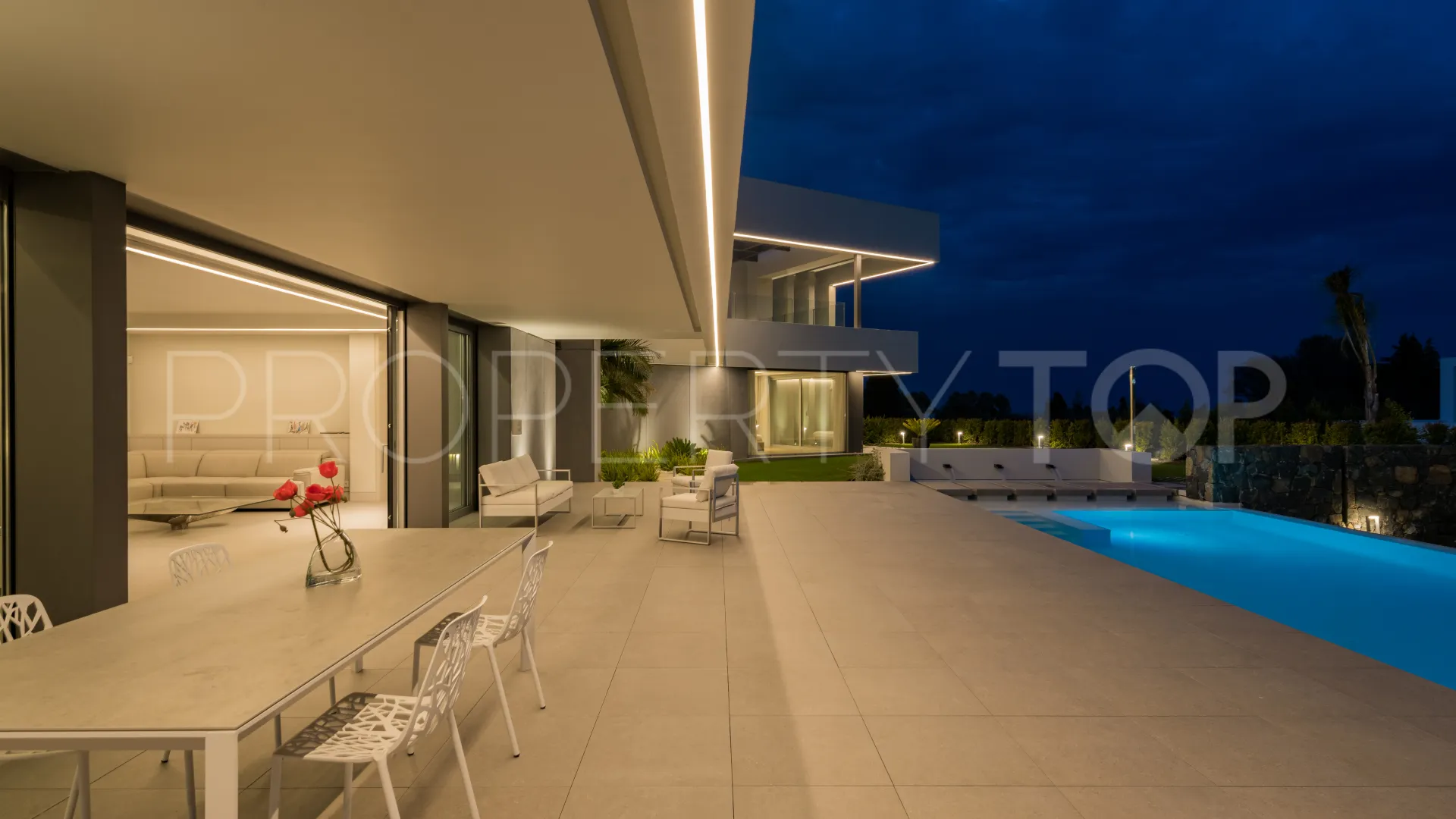 Altos de Puente Romano 6 bedrooms villa for sale